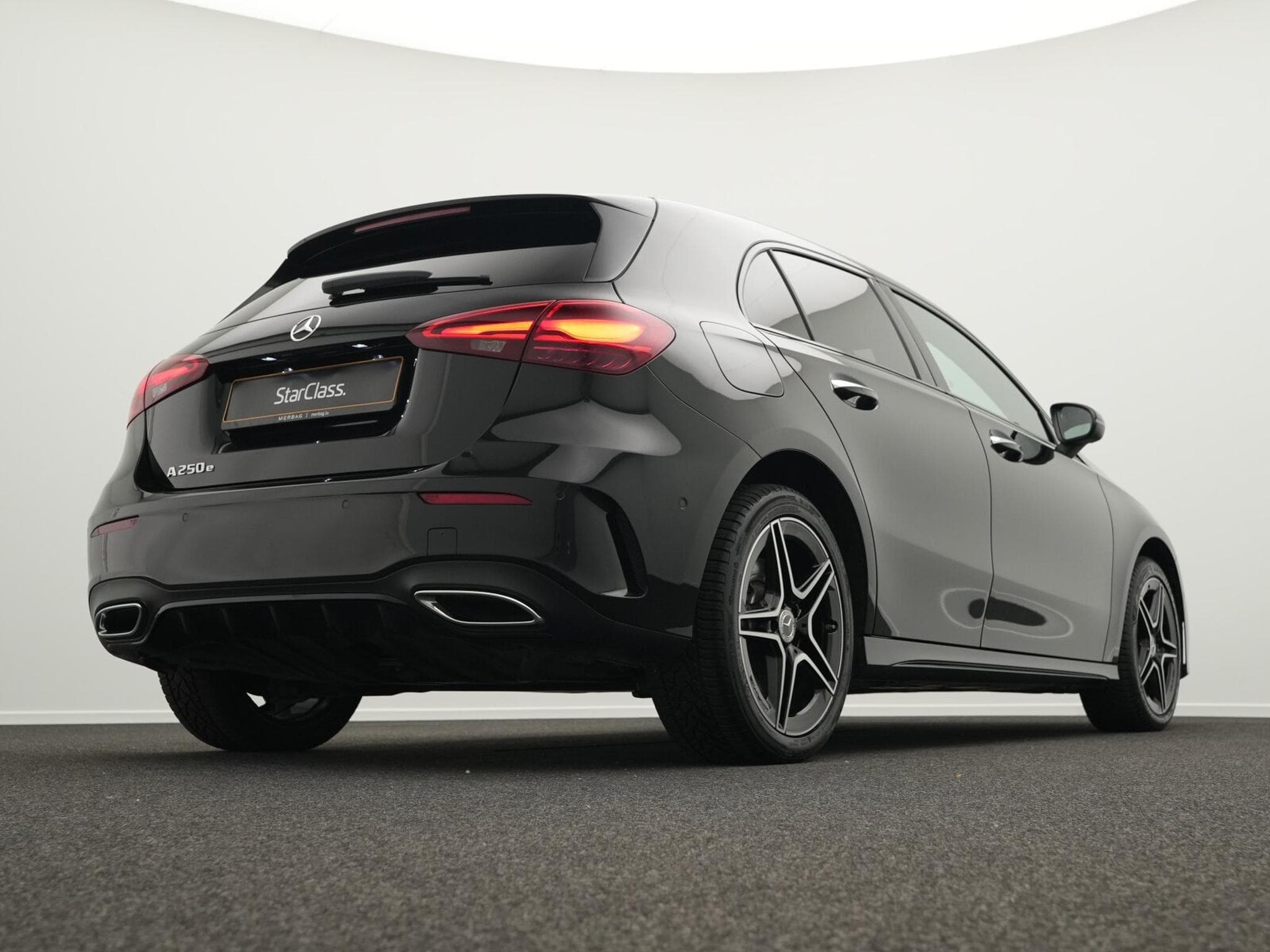 Mercedes A 250 e AMG-Line LED+Pano+Night+Keyless+Kamera (2023) - Foto 9
