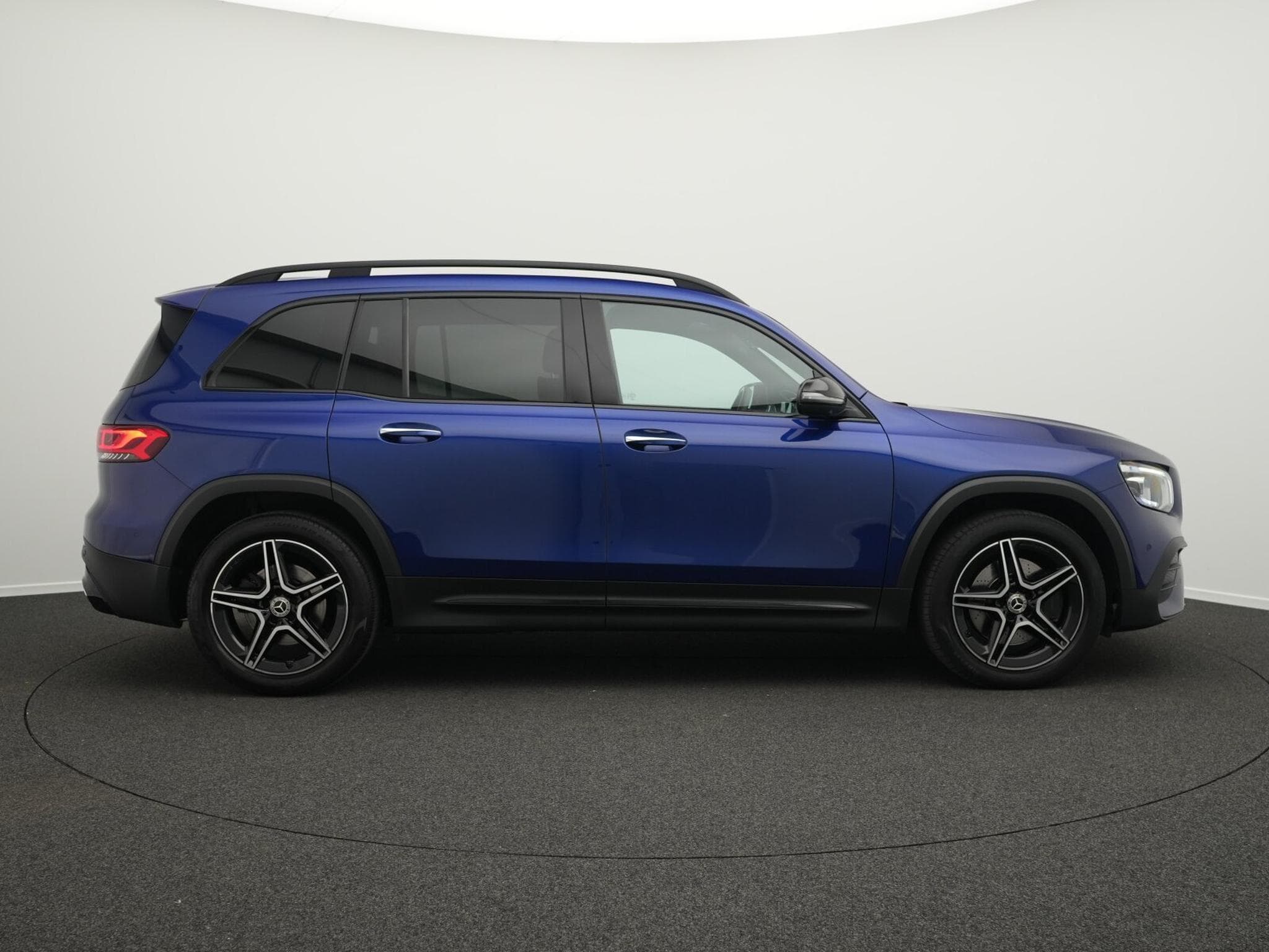 Mercedes GLB 250 4MATIC LED+360°+Pano+Night (2020) - Photo 5