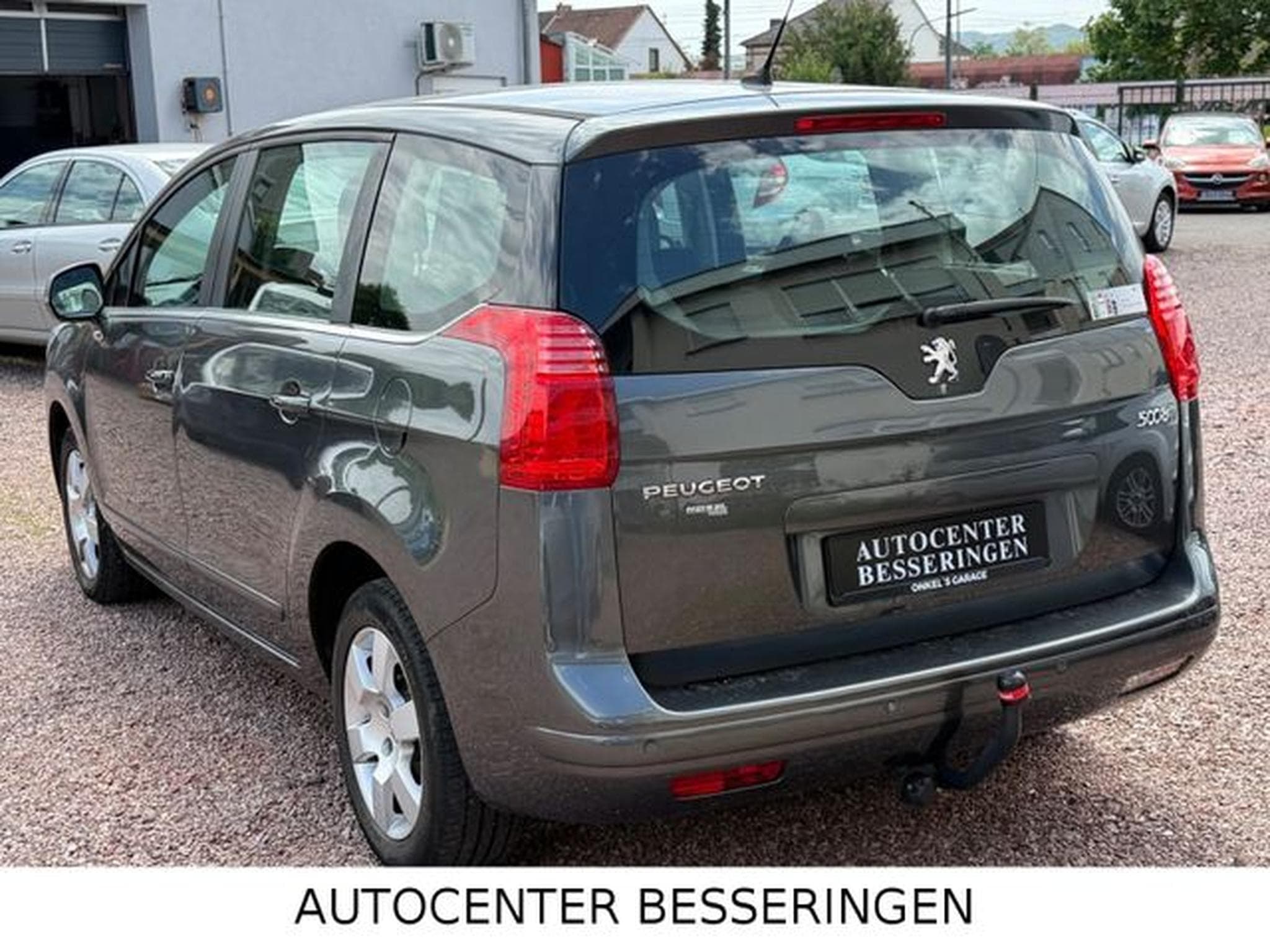 Peugeot 5008 5008 * 7-SITZER * TÜV NEU * KLIMA * (2013) - Photo 4