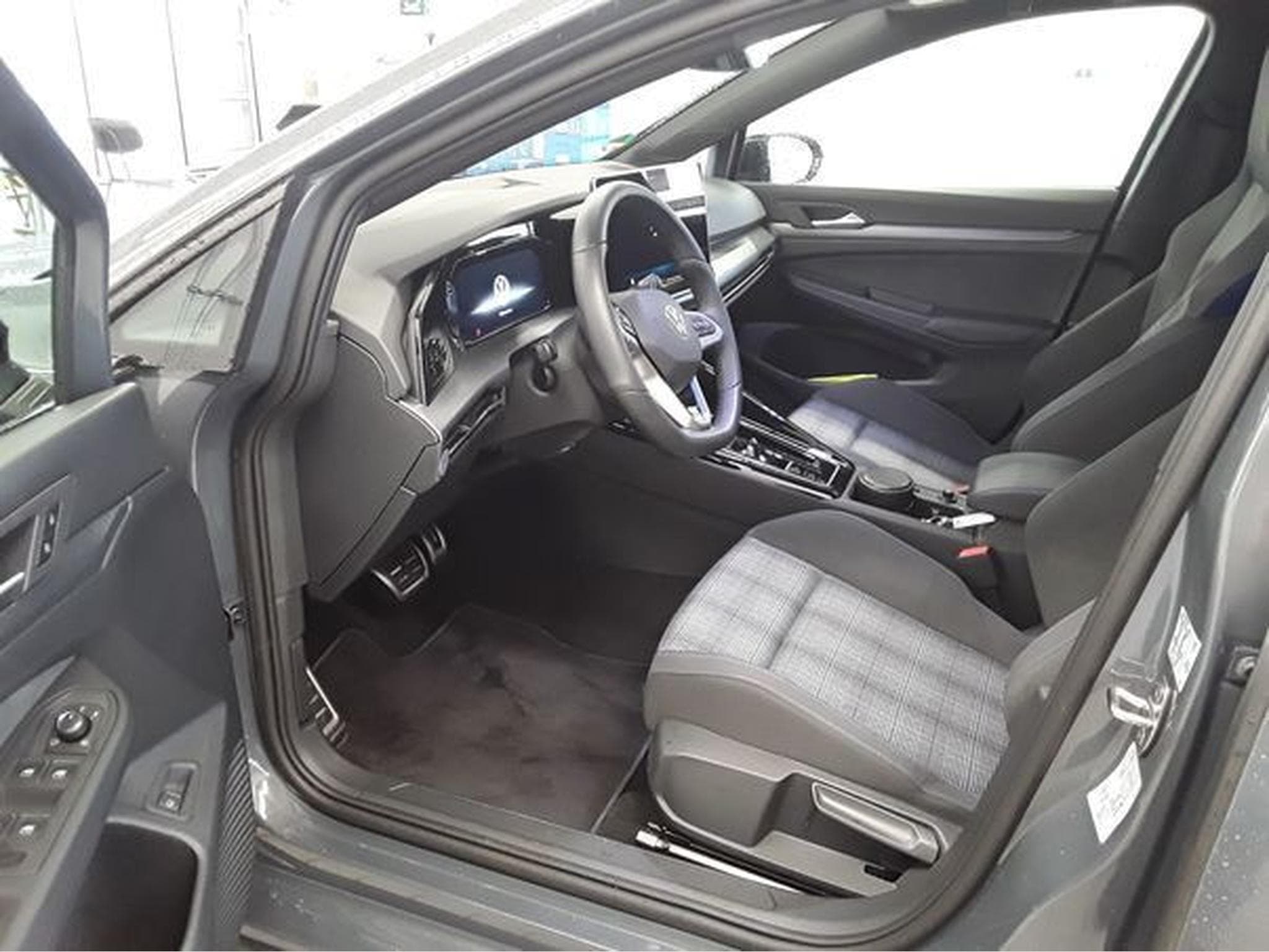 VW Golf GTE PHASE 2  1.5 eHybrid 272 CV DSG 6 *PANO * MATRIX * TÊTE (2025) - Photo 5