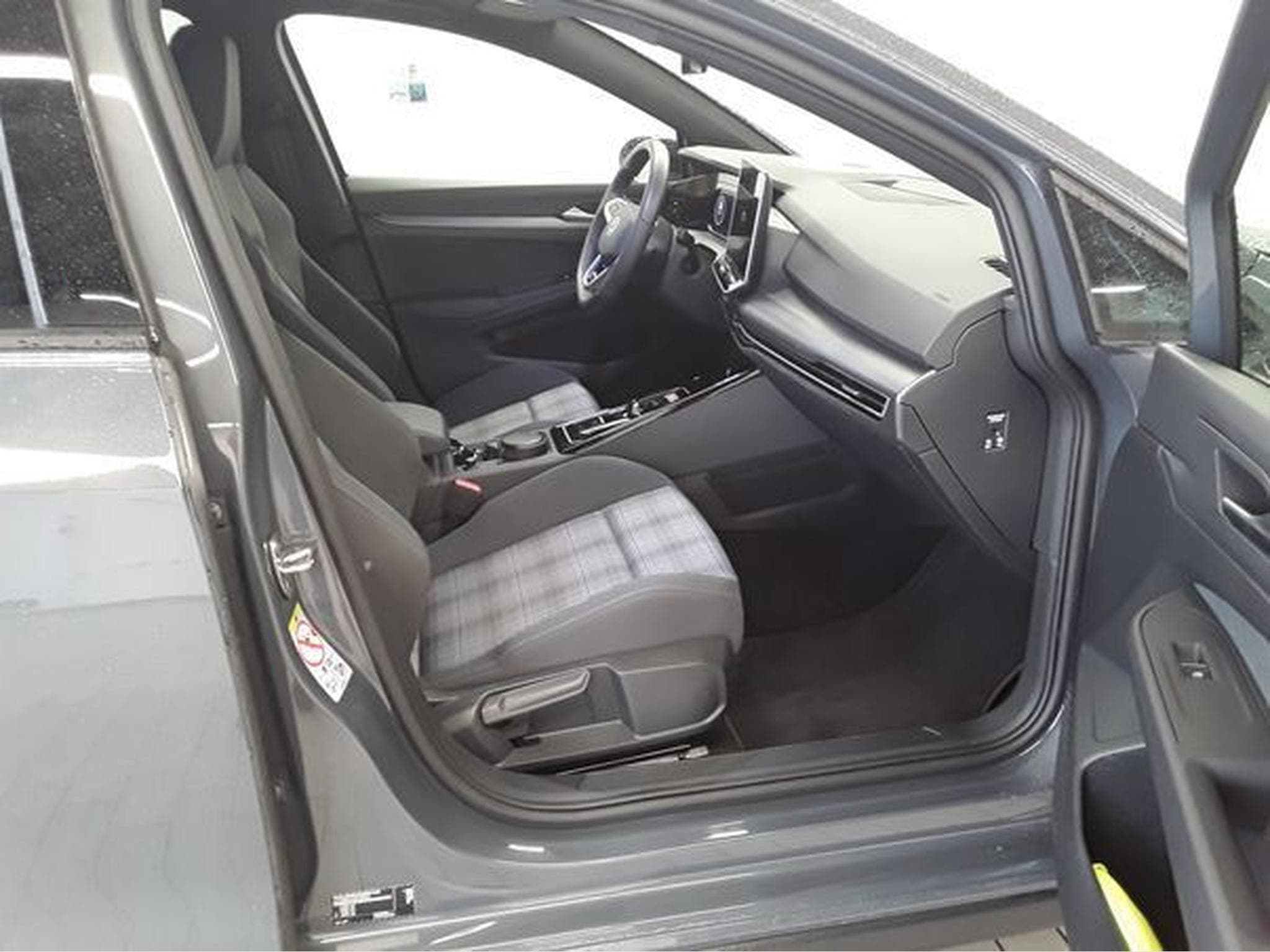 VW Golf GTE PHASE 2  1.5 eHybrid 272 CV DSG 6 *PANO * MATRIX * TÊTE (2025) - Photo 6