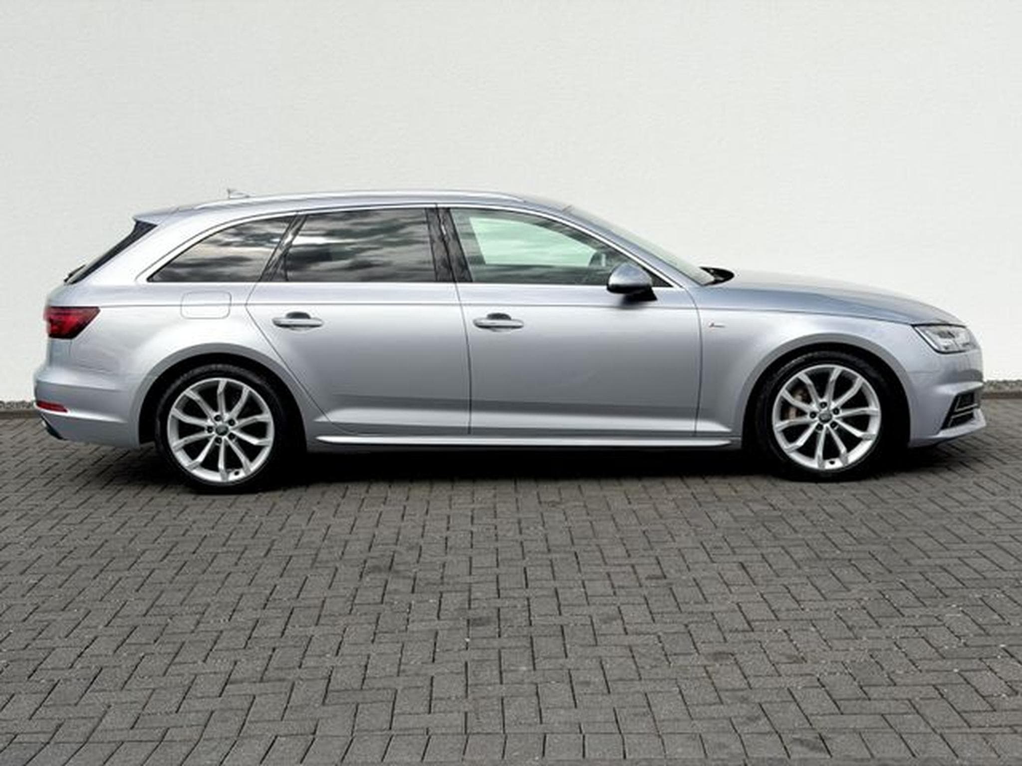 Audi A4 A4 Avant 2.0 TDI S Line Sportpaket *NAVI*AHK* (2018) - Foto 4