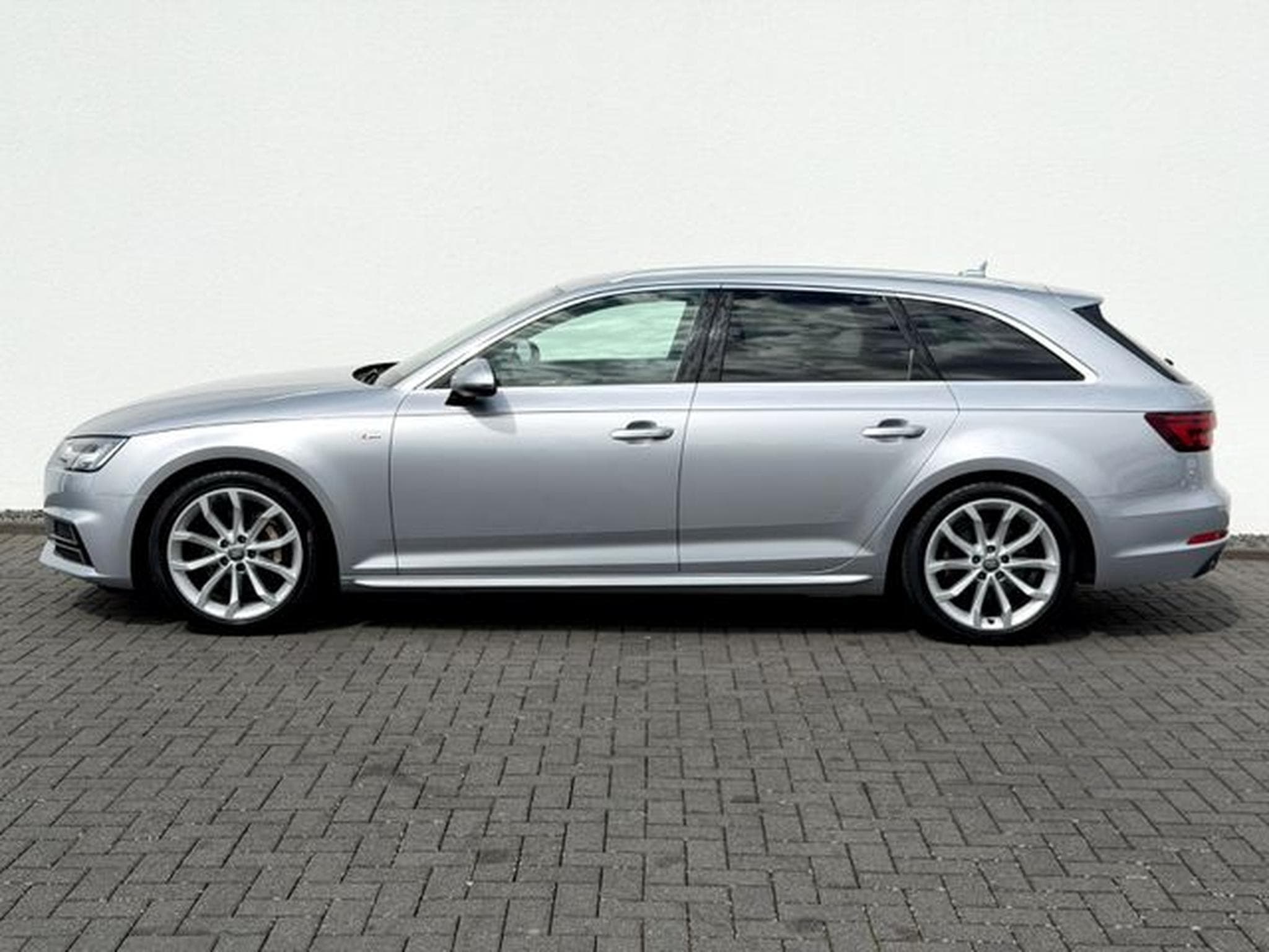 Audi A4 A4 Avant 2.0 TDI S Line Sportpaket *NAVI*AHK* (2018) - Foto 8