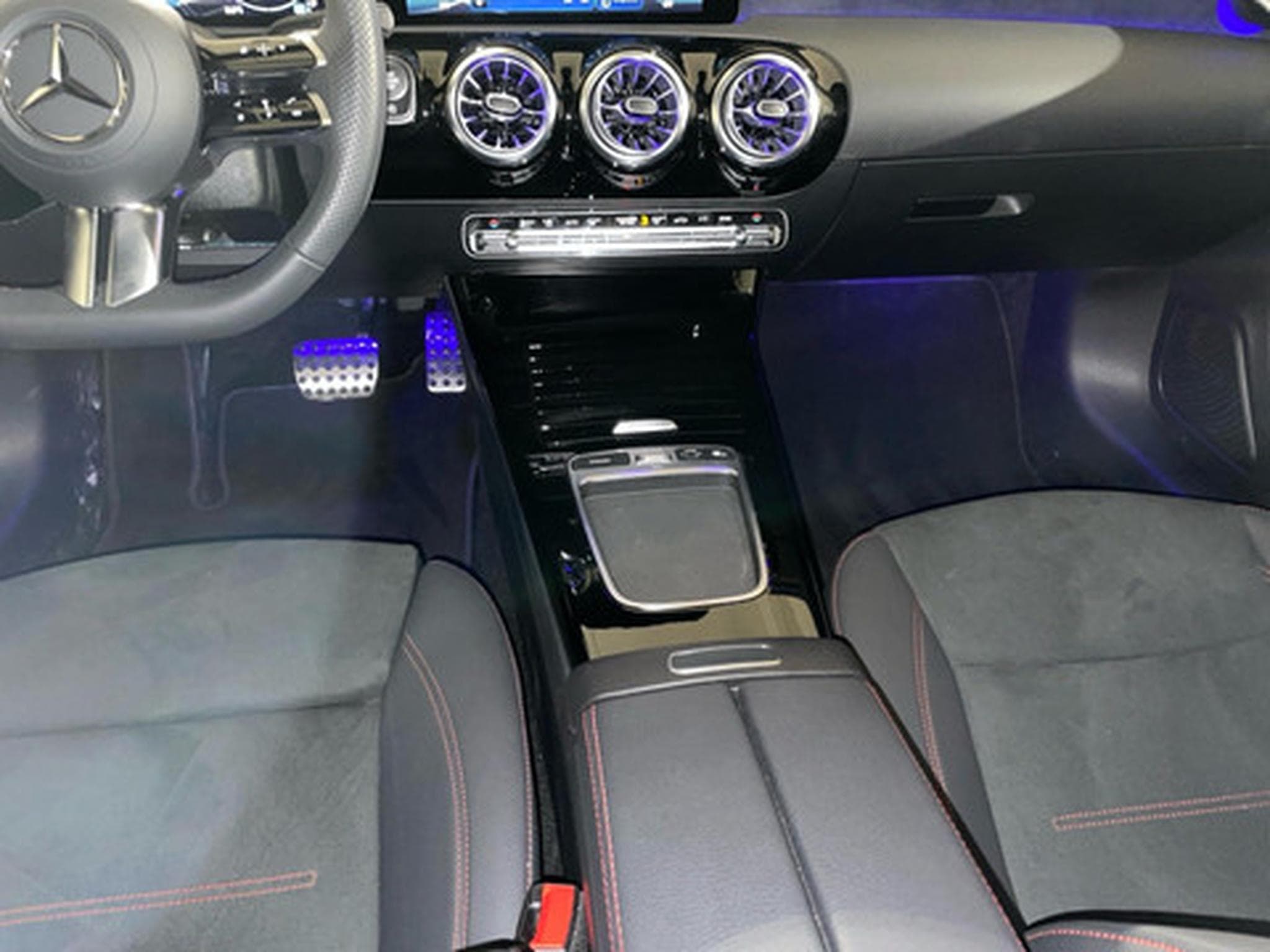 Mercedes A 200 1.3 hatchback AMG EDITION (2025) - Photo 10