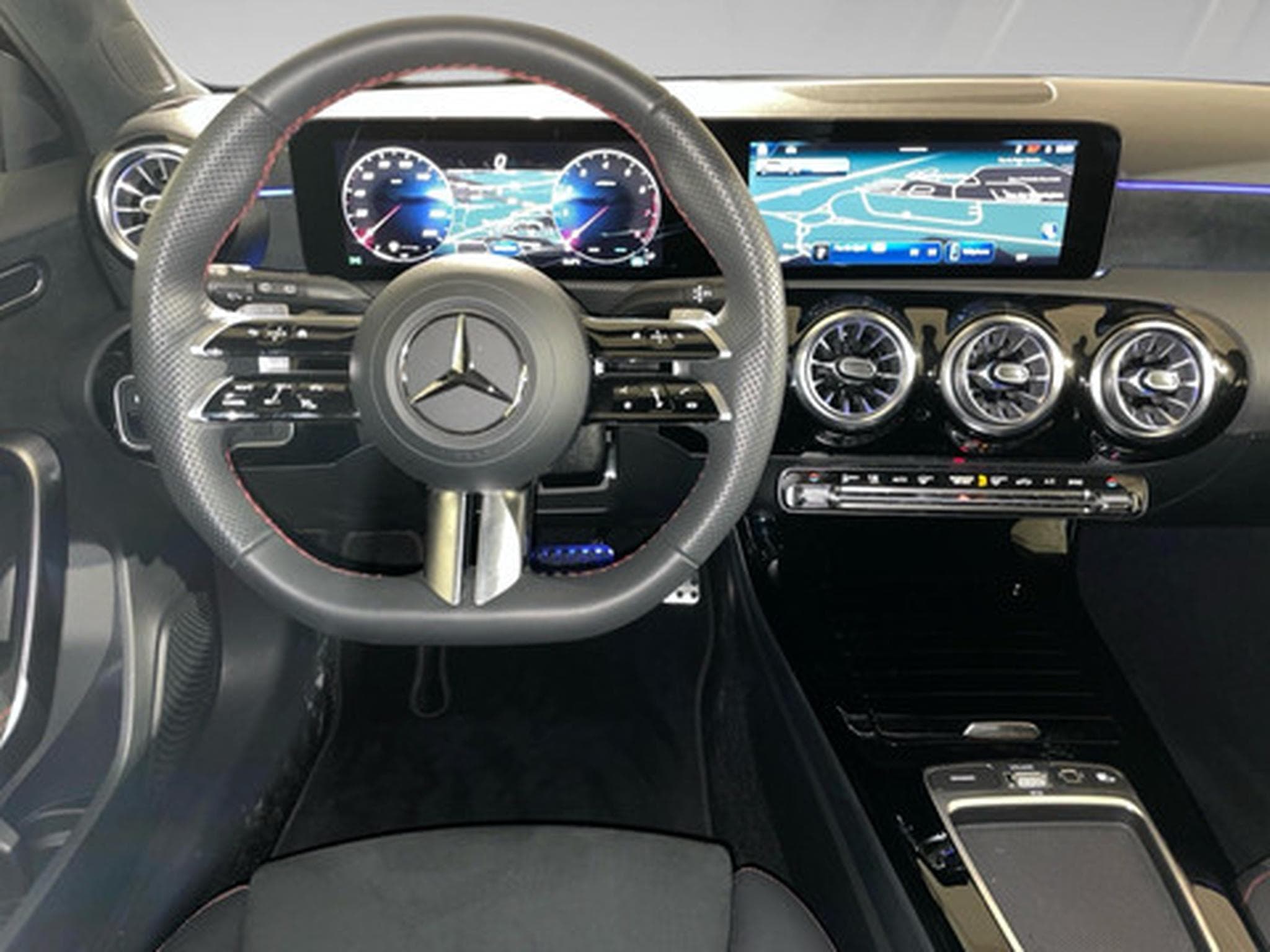 Mercedes A 200 1.3 hatchback AMG EDITION (2025) - Photo 6