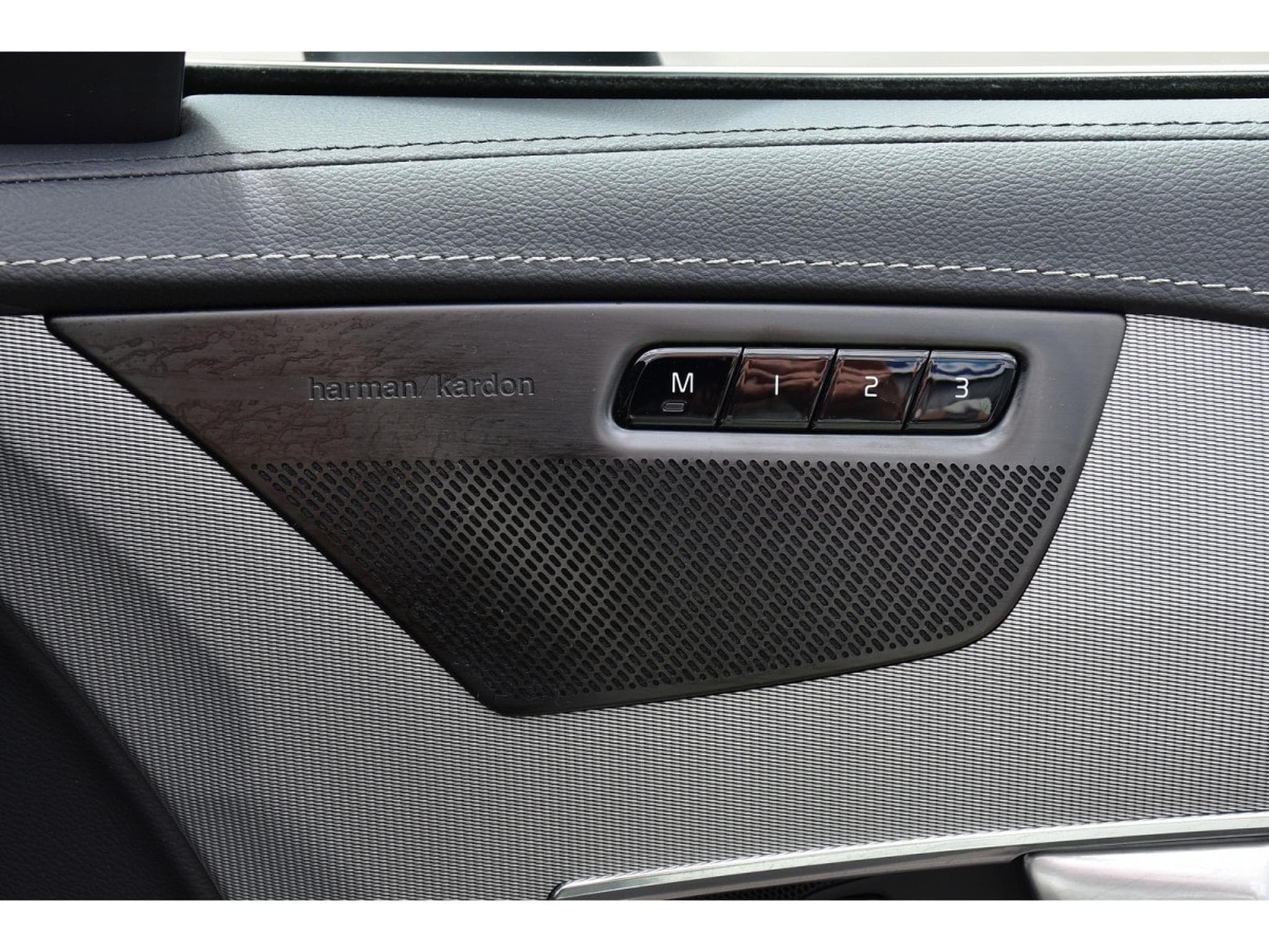 Volvo XC90 2.0 B5 4WD Plus Dark 7Pl. Gear. PANO MEMO HARMAN ATT RMQ 1°M (2023) - Photo 19