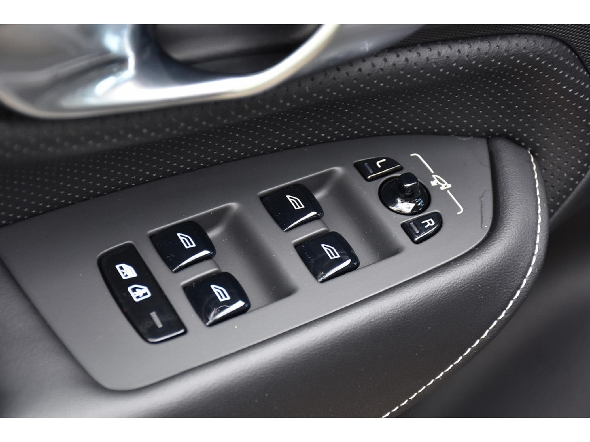 Volvo XC90 2.0 B5 4WD Plus Dark 7Pl. Gear. PANO MEMO HARMAN ATT RMQ 1°M (2023) - Photo 20