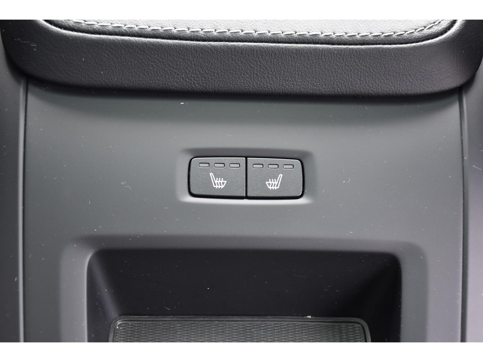 Volvo XC90 2.0 B5 4WD Plus Dark 7Pl. Gear. PANO MEMO HARMAN ATT RMQ 1°M (2023) - Photo 21