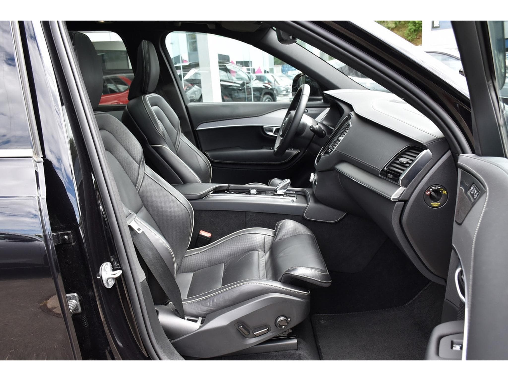 Volvo XC90 2.0 B5 4WD Plus Dark 7Pl. Gear. PANO MEMO HARMAN ATT RMQ 1°M (2023) - Photo 7