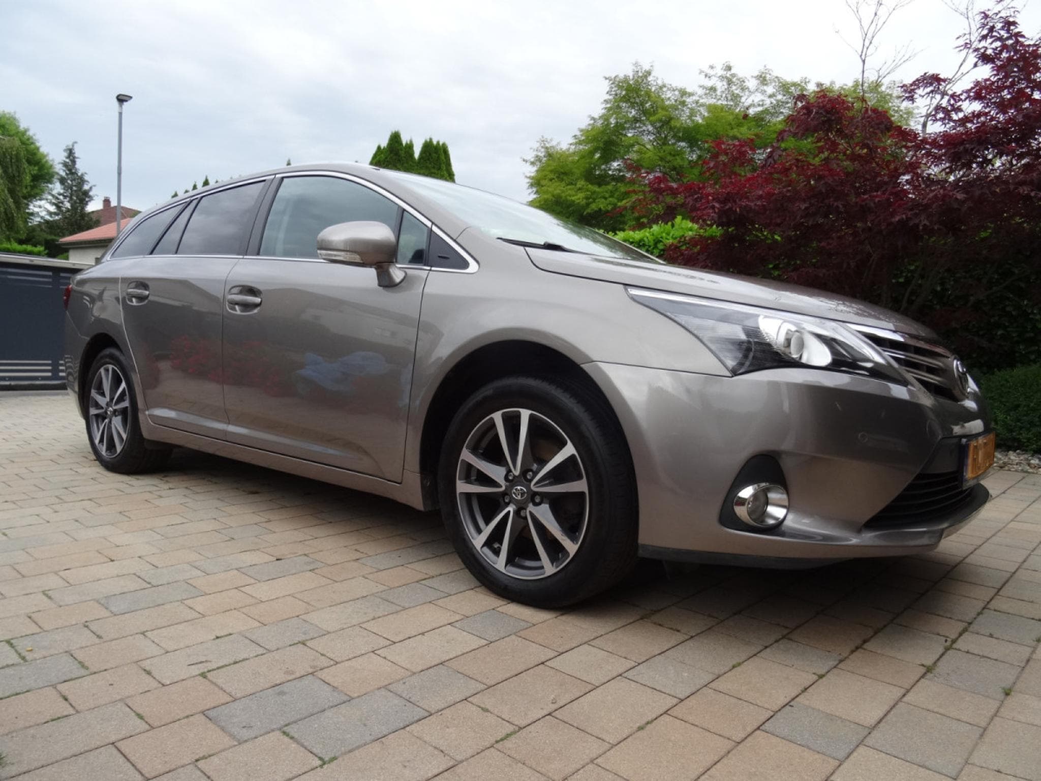 Toyota Avensis 1.8 AUTOMATIQUE (2014) - Photo 2