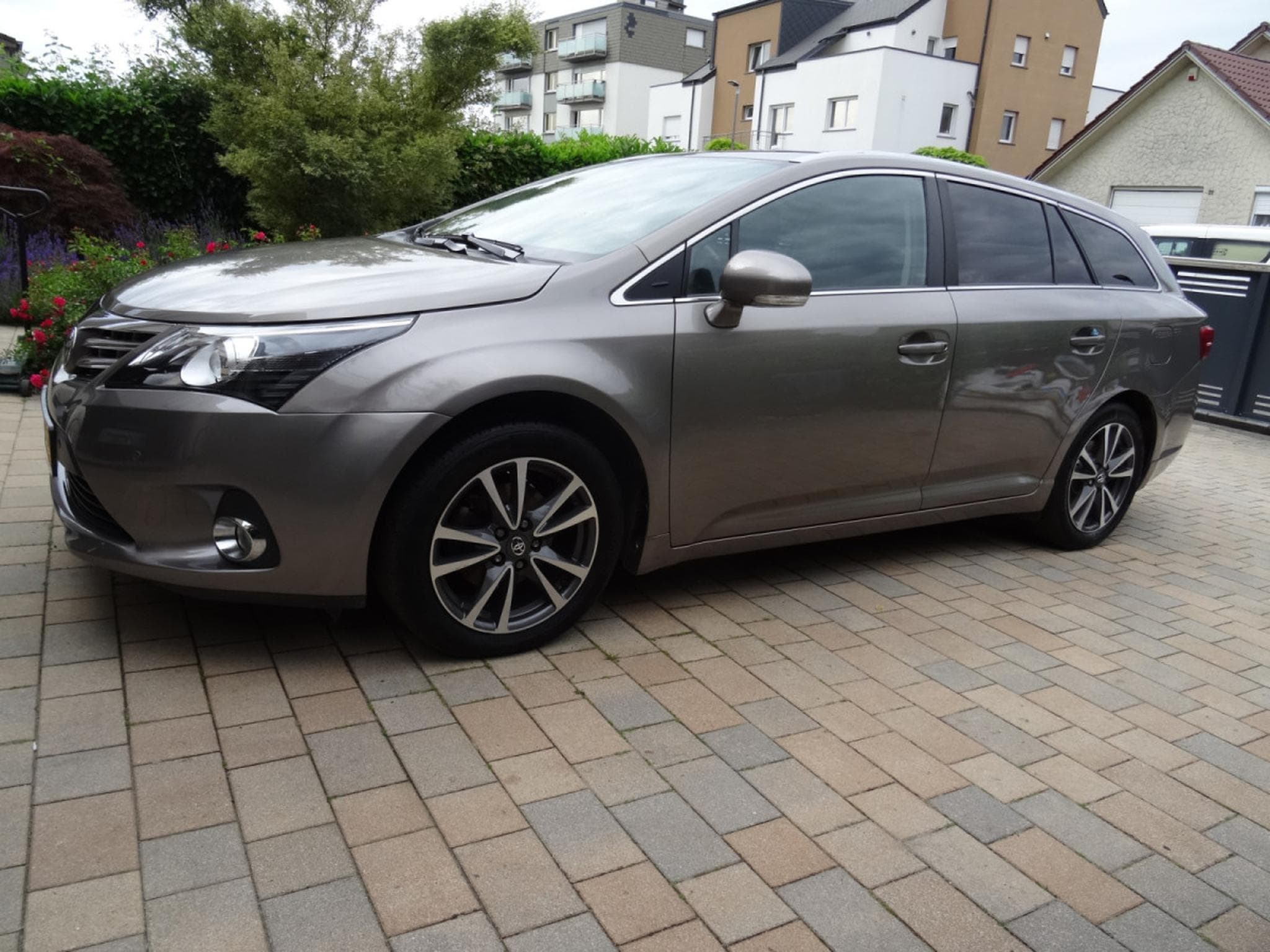 Toyota Avensis 1.8 AUTOMATIQUE (2014) - Photo 5