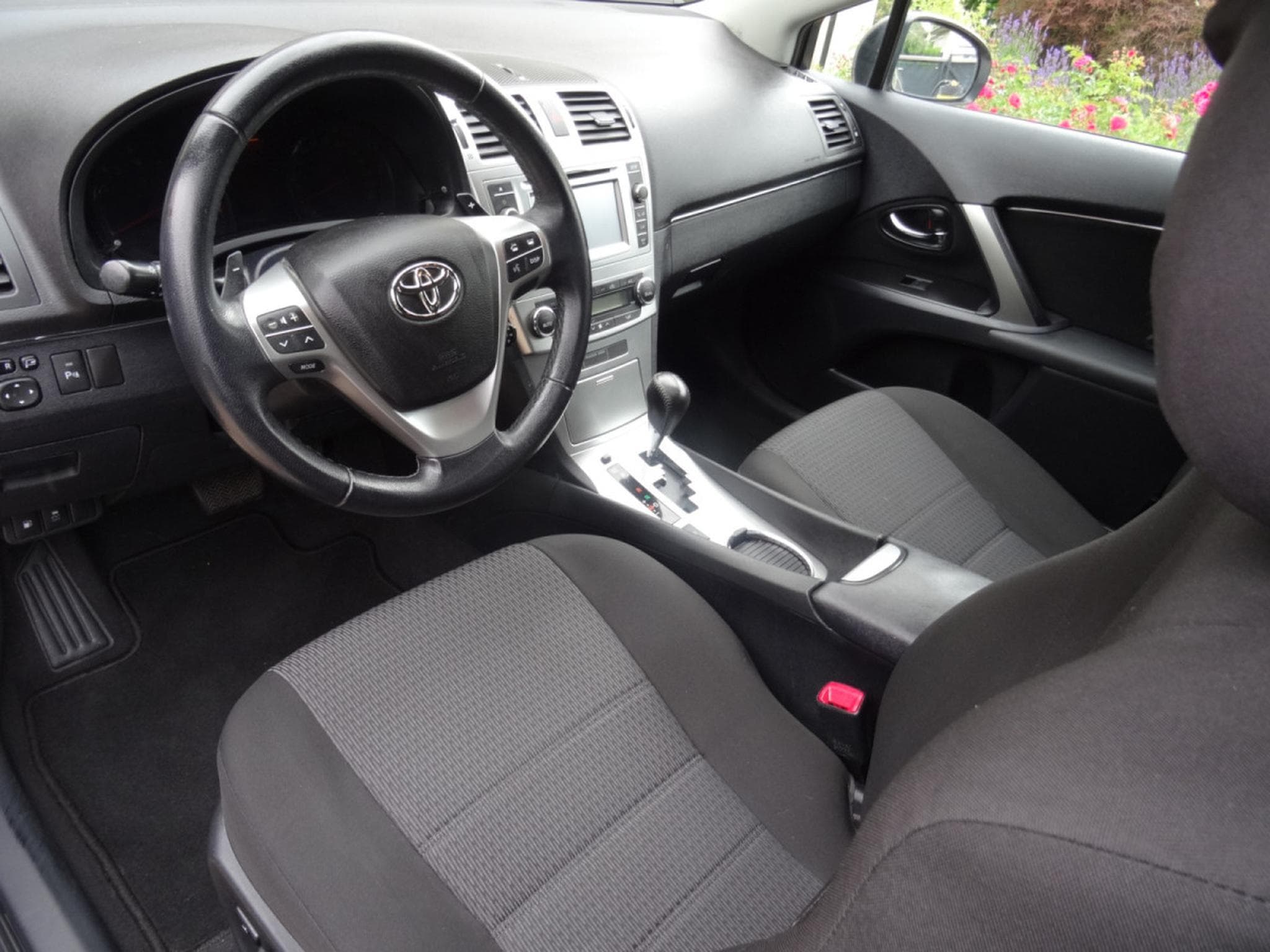 Toyota Avensis 1.8 AUTOMATIQUE (2014) - Photo 7