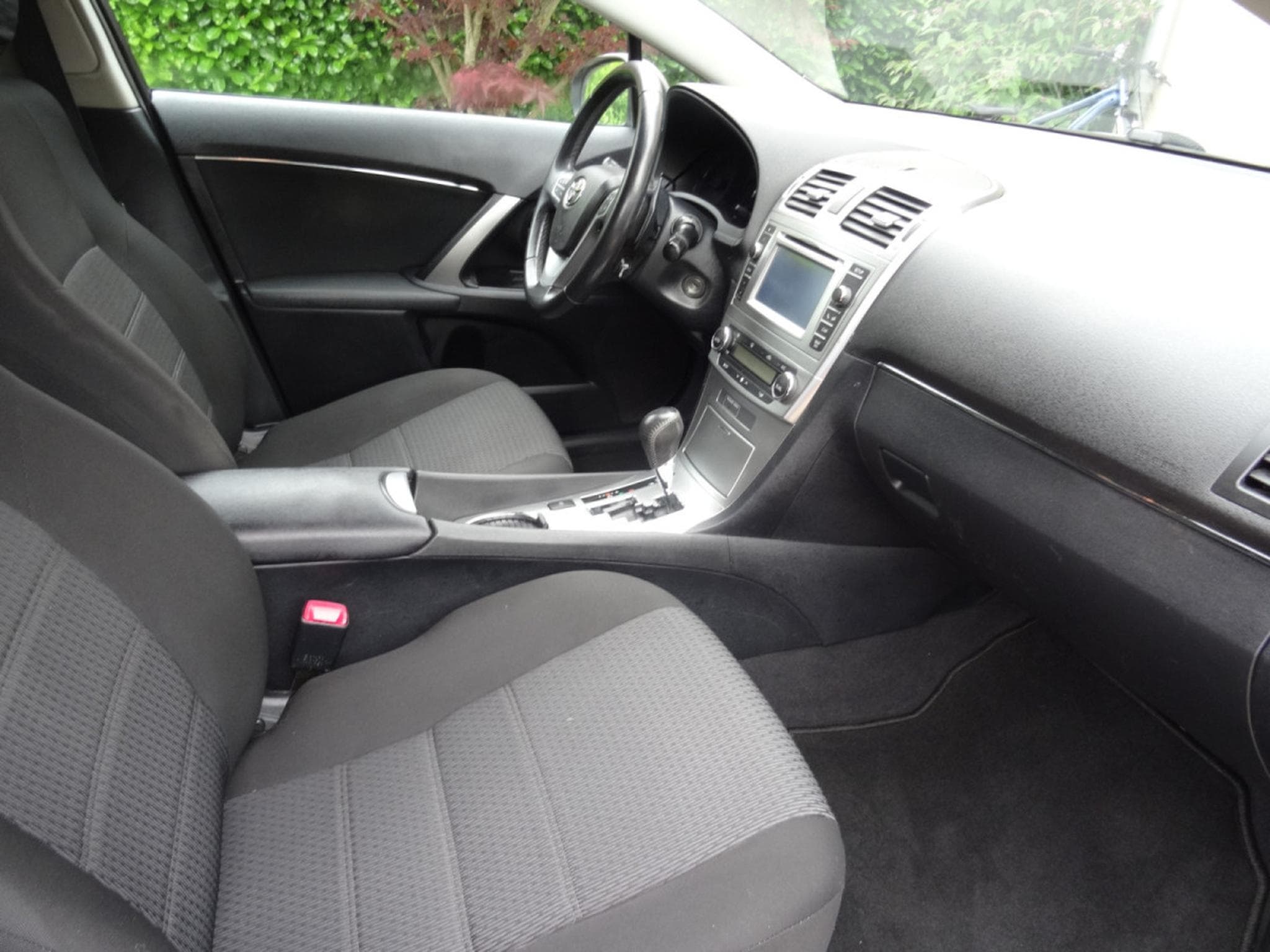 Toyota Avensis 1.8 AUTOMATIQUE (2014) - Photo 9
