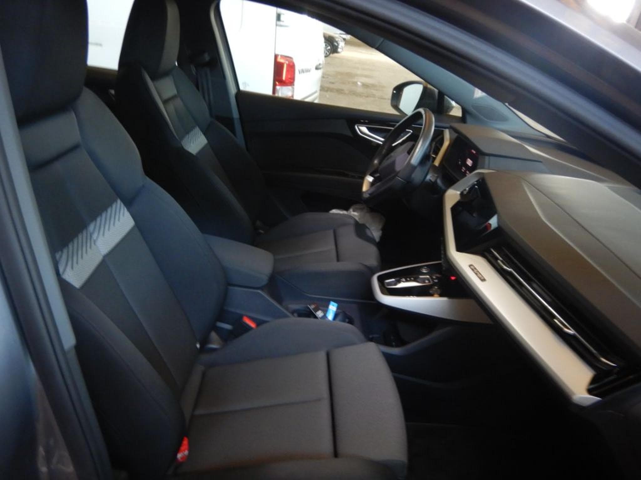 Audi Q4 e-tron Sportback 45 (2024) - Photo 5