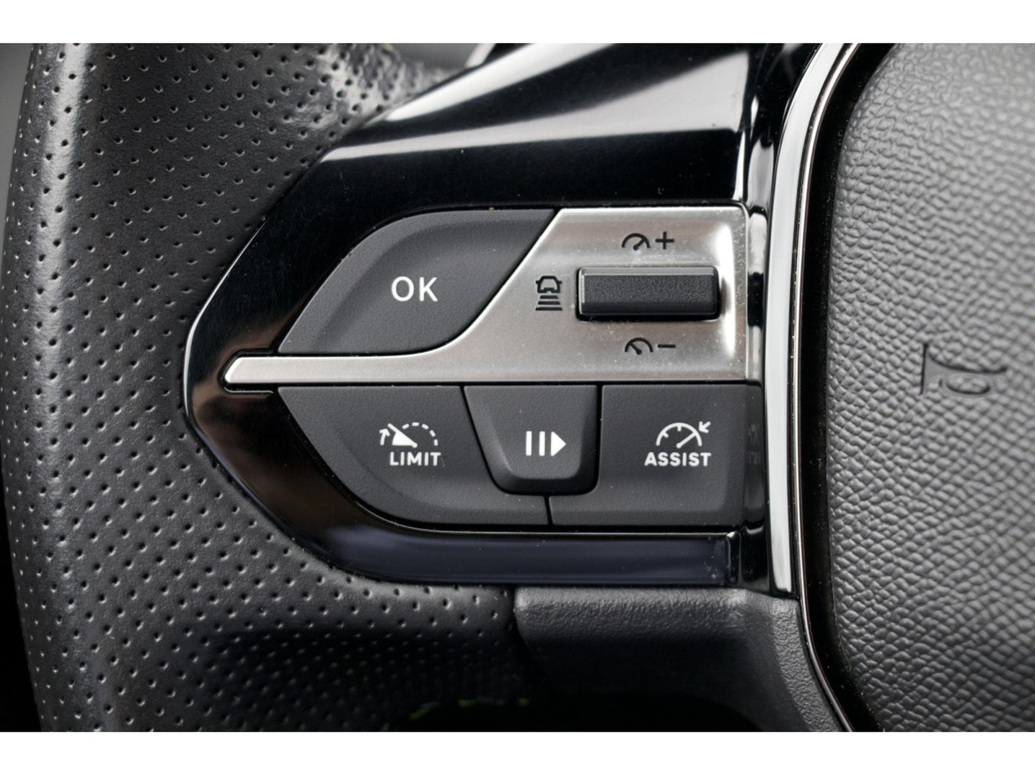 Peugeot 308 BlueHDi 130 EAT8 GT ACC 360° attelage - sièges massage (2024) - Photo 15