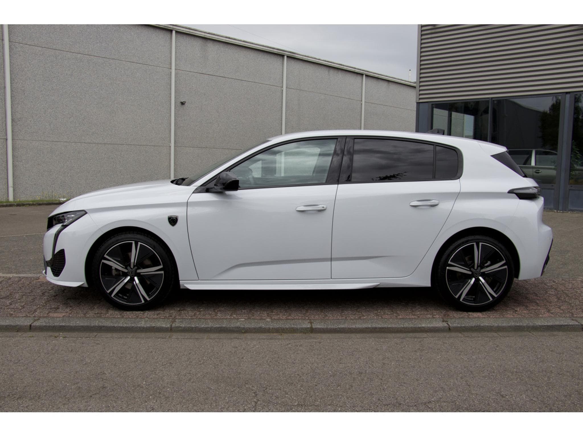 Peugeot 308 BlueHDi 130 EAT8 GT ACC 360° attelage - sièges massage (2024) - Photo 2