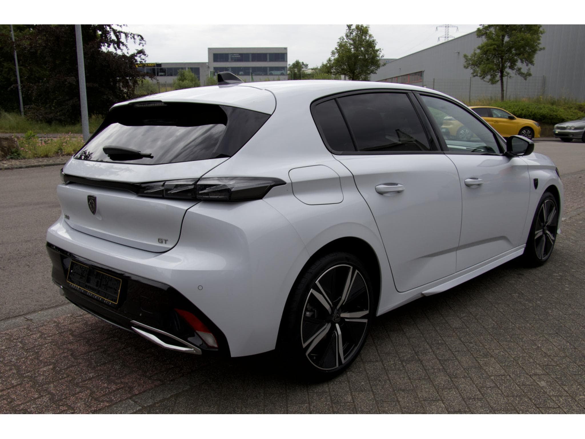 Peugeot 308 BlueHDi 130 EAT8 GT ACC 360° attelage - sièges massage (2024) - Photo 4