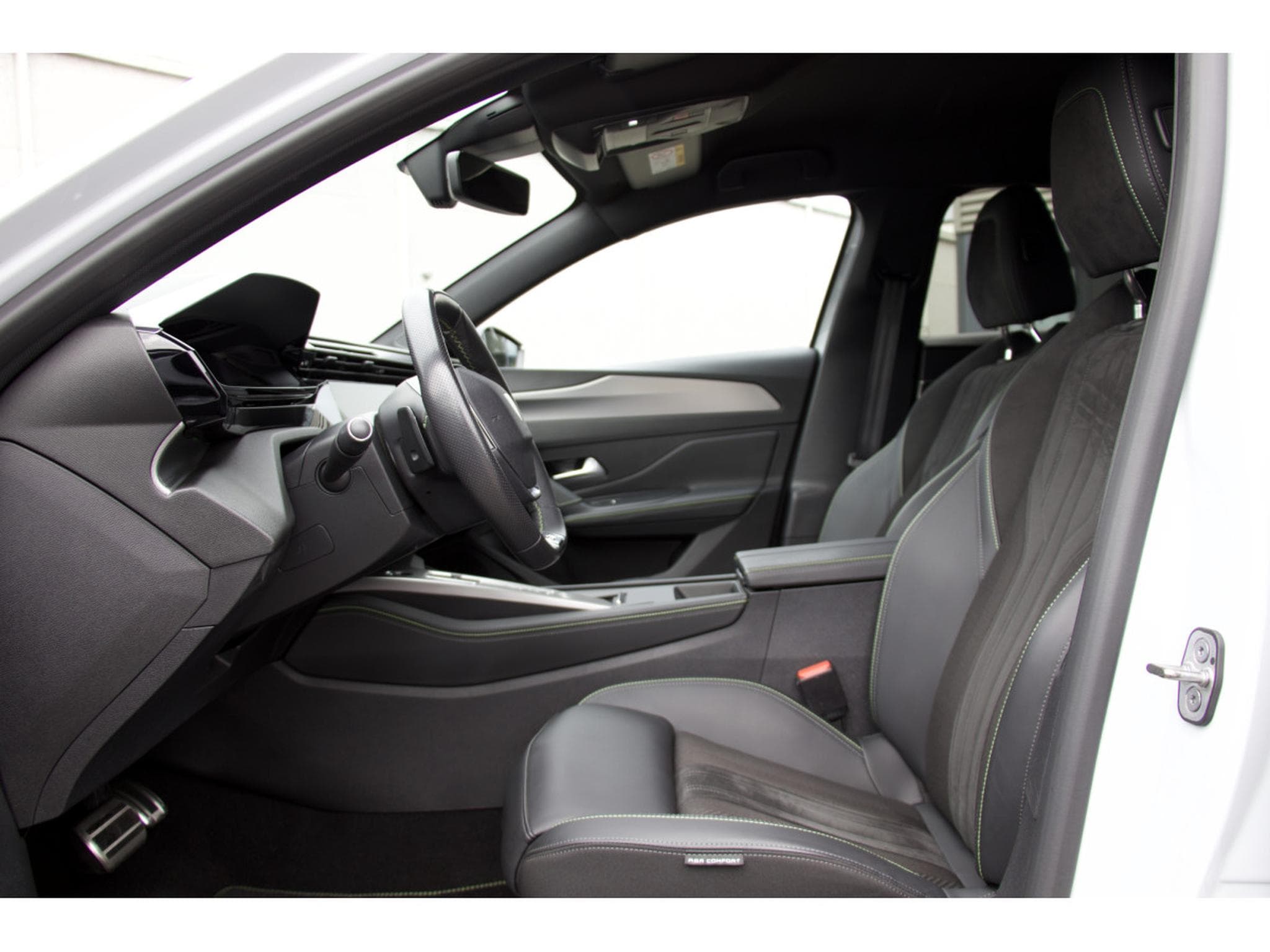 Peugeot 308 BlueHDi 130 EAT8 GT ACC 360° attelage - sièges massage (2024) - Photo 5