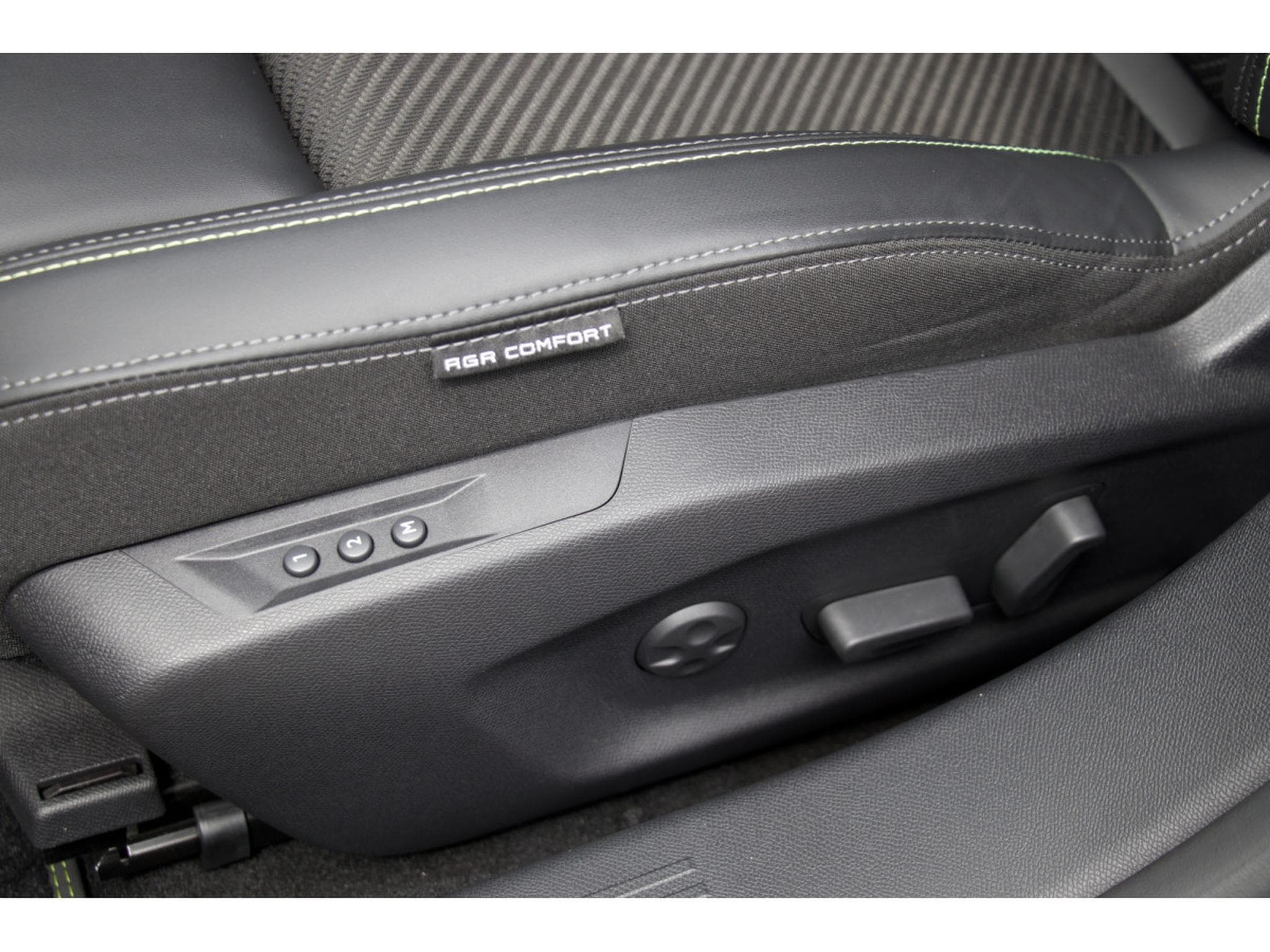Peugeot 308 BlueHDi 130 EAT8 GT ACC 360° attelage - sièges massage (2024) - Photo 9