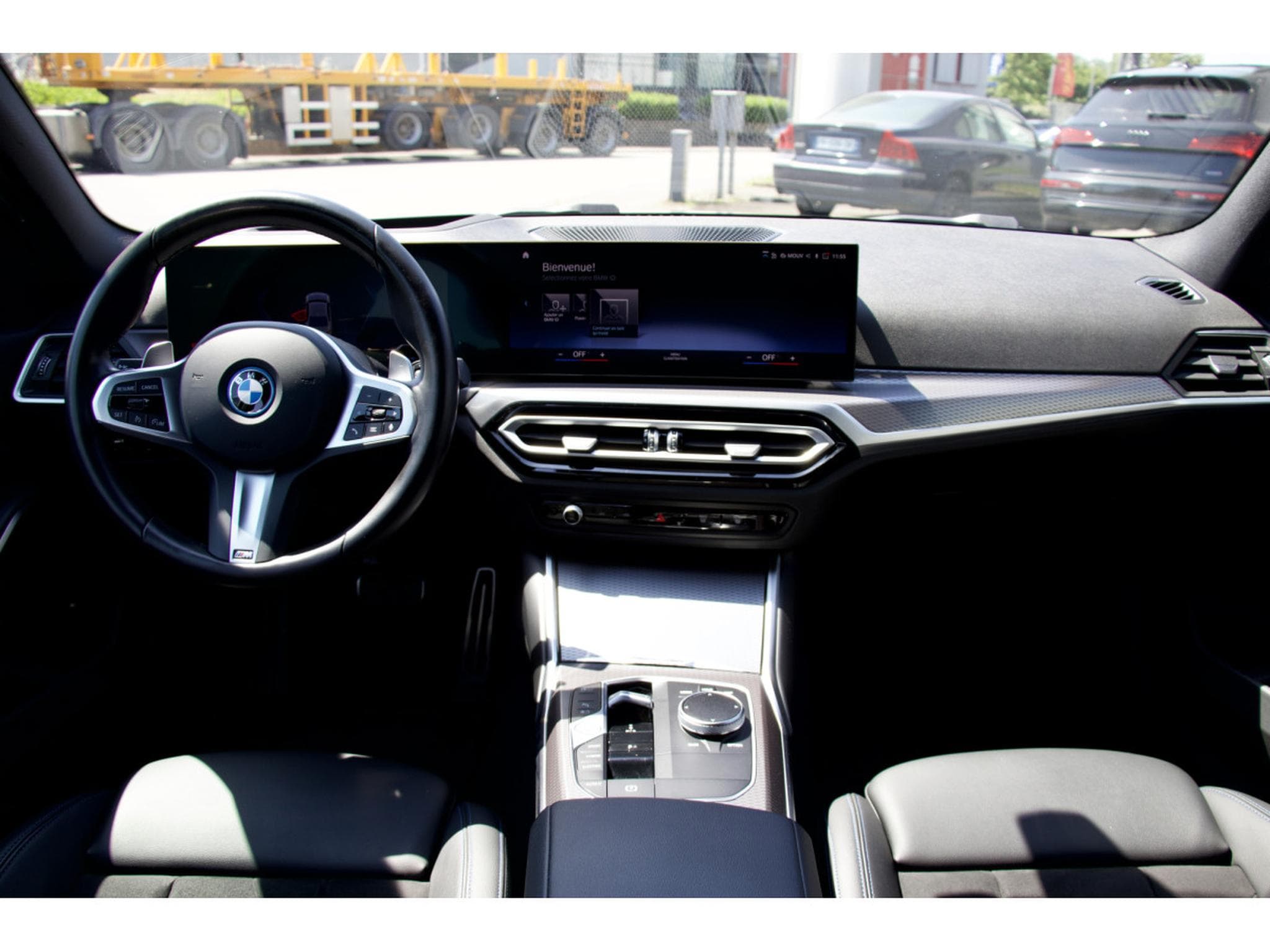 BMW 330 330e Aut. Pack M 19" HuD pack Innovation Driving Assistant (2024) - Photo 10