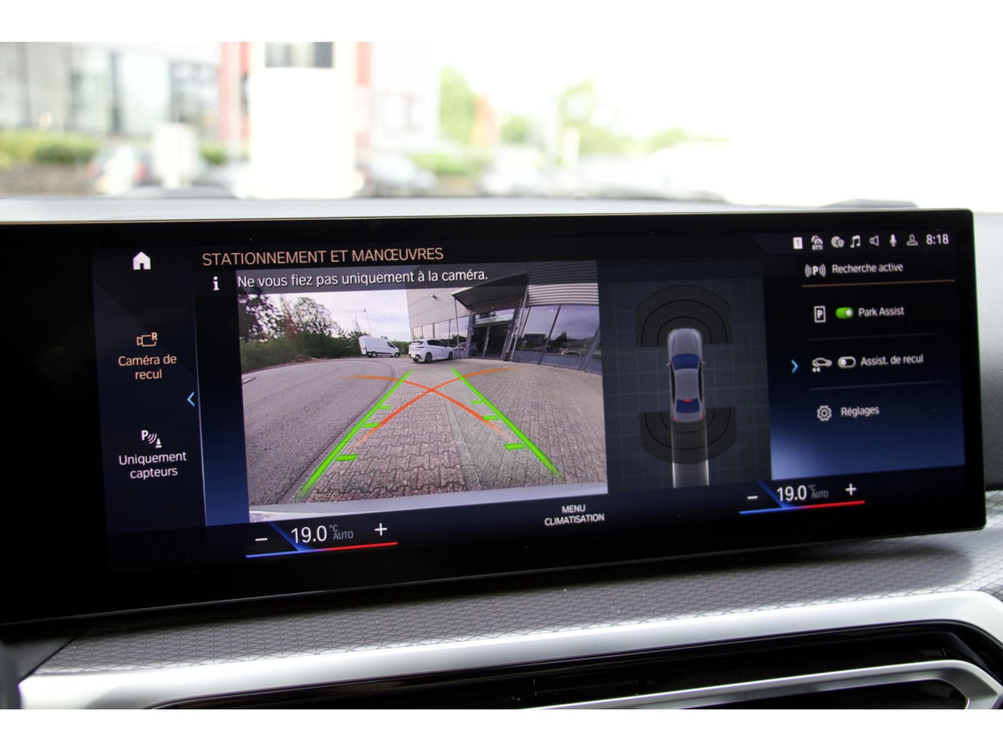 BMW 330 330e Aut. Pack M 19" HuD pack Innovation Driving Assistant (2024) - Photo 11