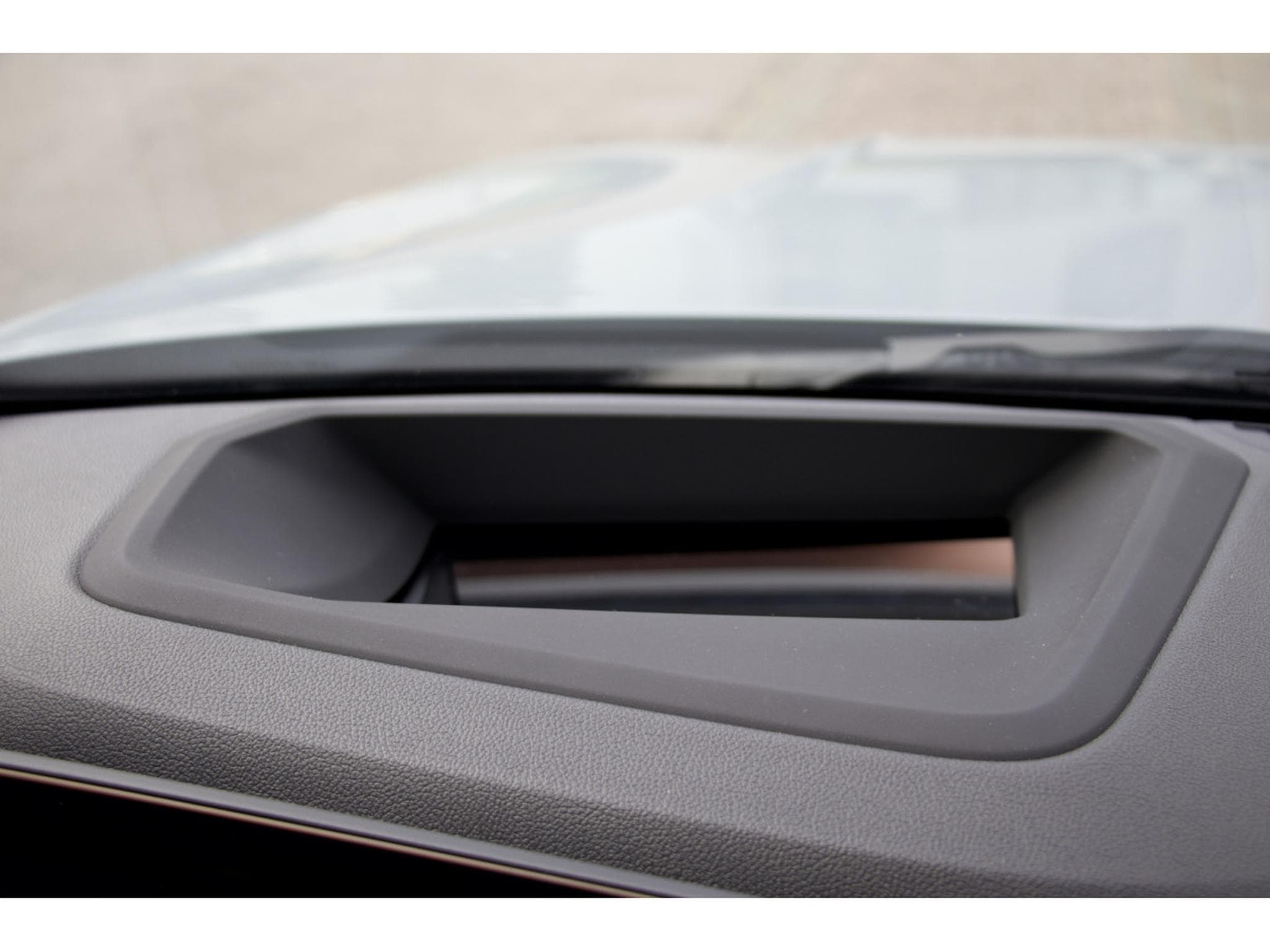BMW 330 330e Aut. Pack M 19" HuD pack Innovation Driving Assistant (2024) - Photo 12