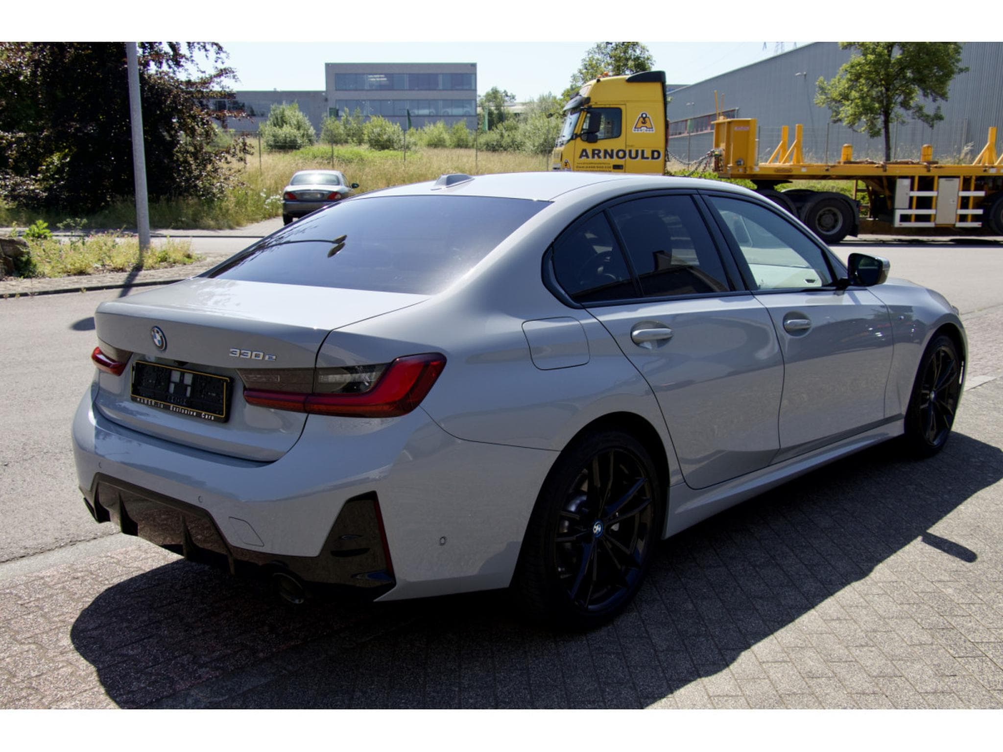 BMW 330 330e Aut. Pack M 19" HuD pack Innovation Driving Assistant (2024) - Photo 4