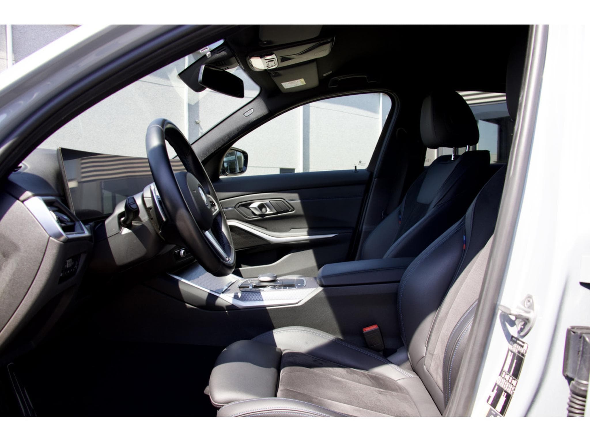 BMW 330 330e Aut. Pack M 19" HuD pack Innovation Driving Assistant (2024) - Photo 6