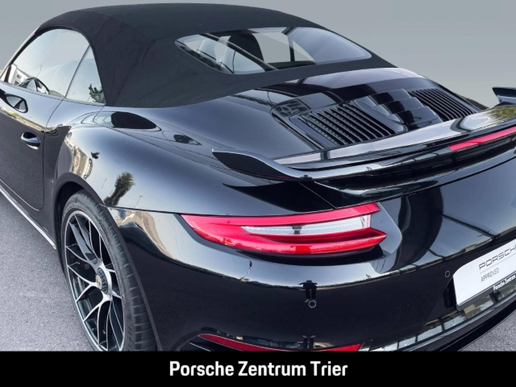 Porsche 991 -2 (911) Turbo S Cabriolet (2016) - Photo 10