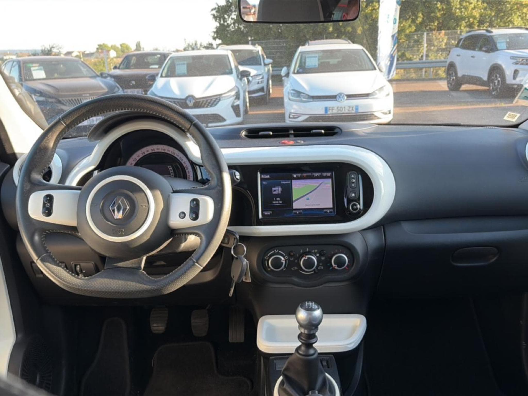 Renault TWINGO III 0.9 TCE 90 ENERGY INTENS (2017) - Photo 10
