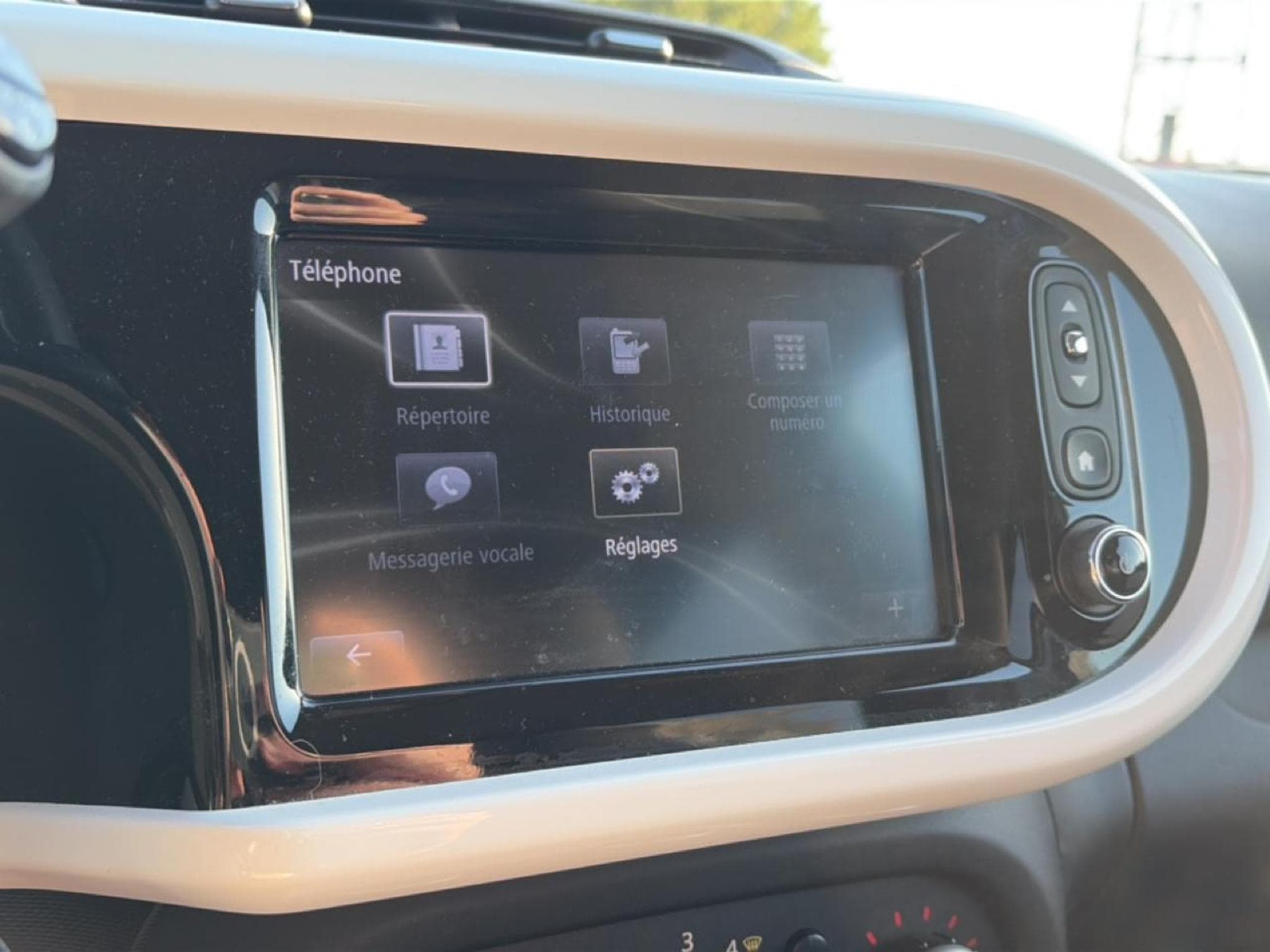 Renault TWINGO III 0.9 TCE 90 ENERGY INTENS (2017) - Photo 16
