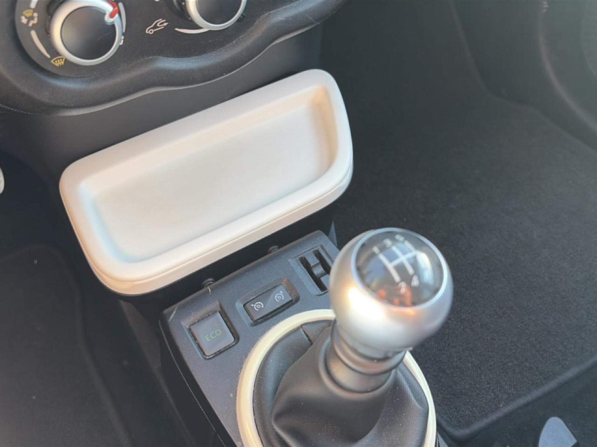 Renault TWINGO III 0.9 TCE 90 ENERGY INTENS (2017) - Photo 19
