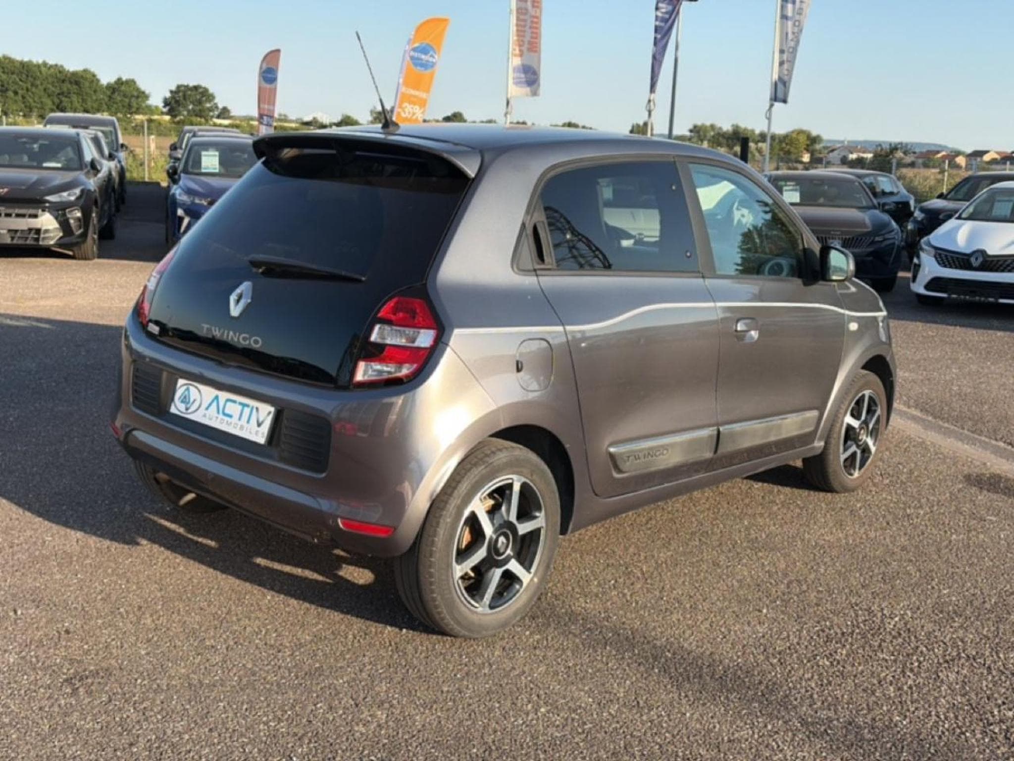 Renault TWINGO III 0.9 TCE 90 ENERGY INTENS (2017) - Photo 5