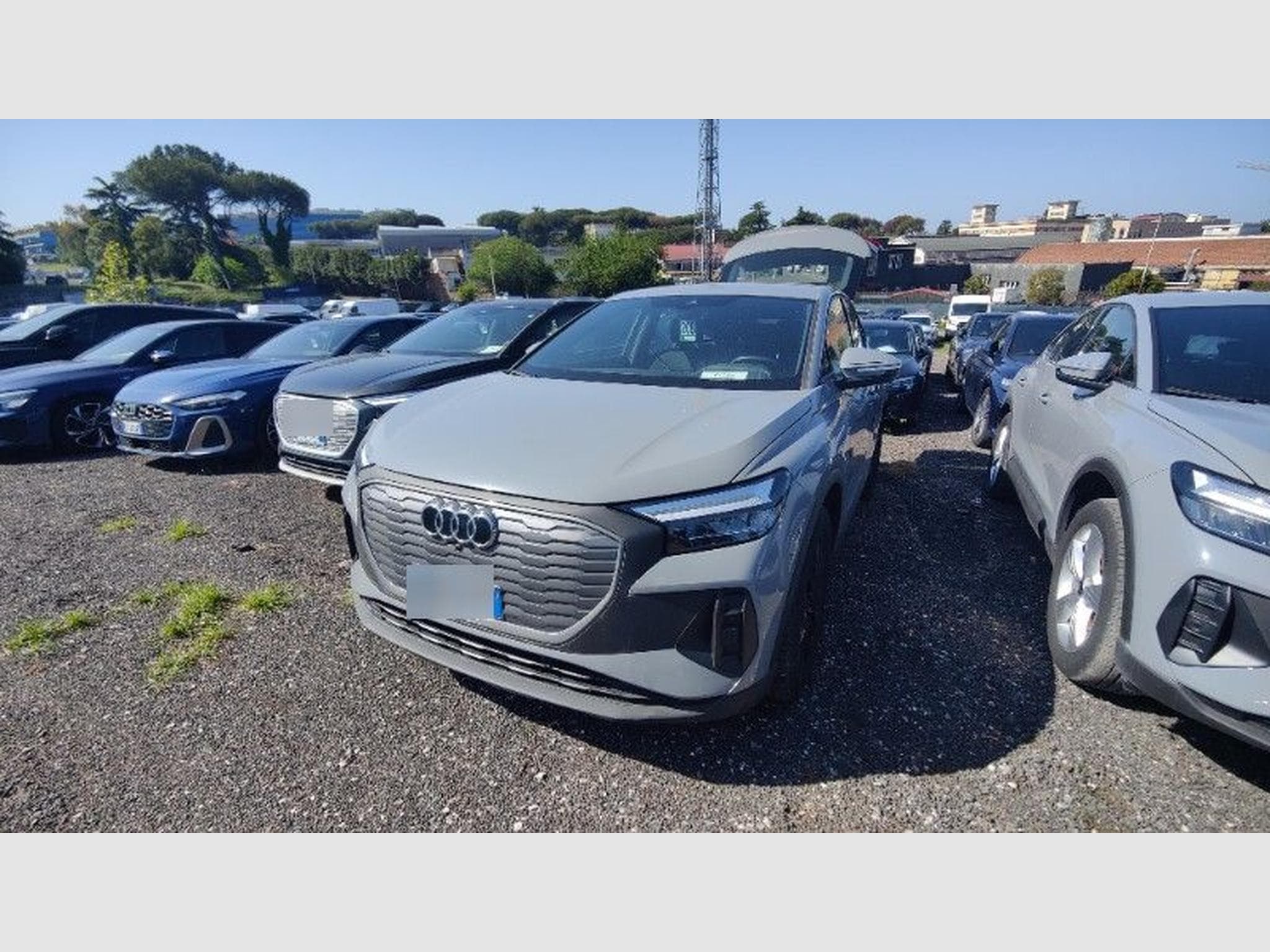 Audi Q4 e-tron Standard (2024) - Photo 1
