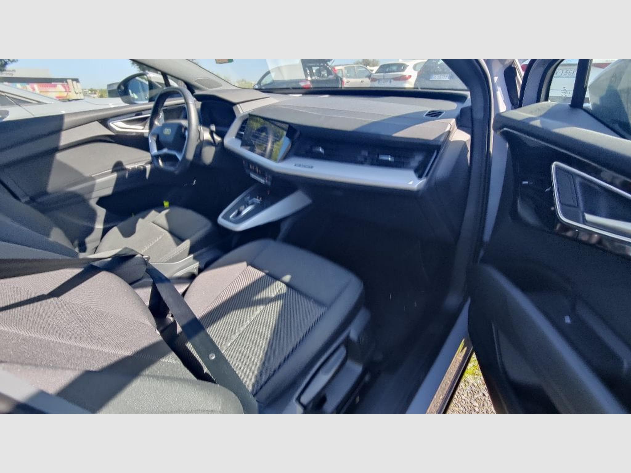 Audi Q4 e-tron Standard (2024) - Photo 9