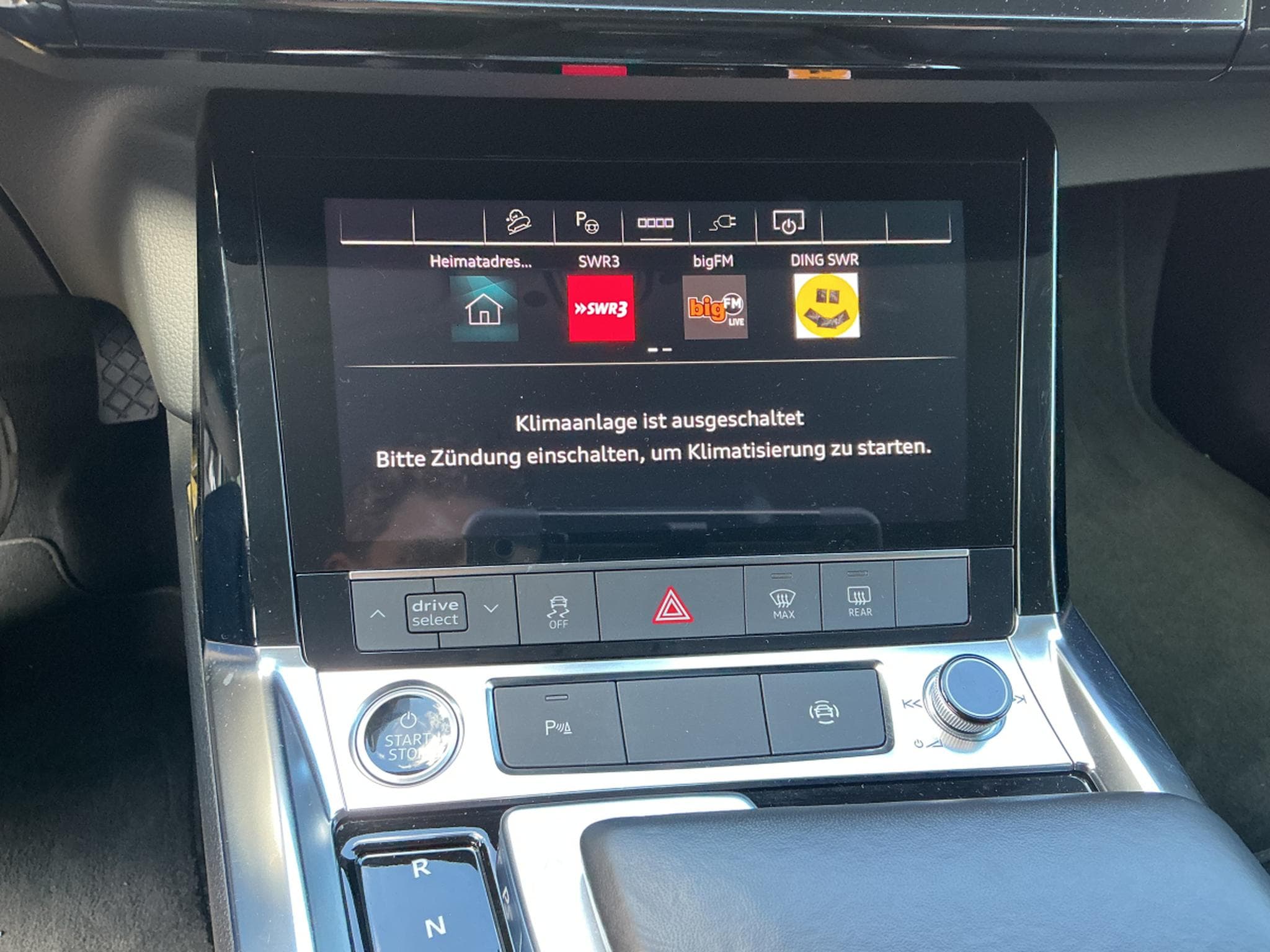 Audi e-tron Standard (2022) - Photo 10
