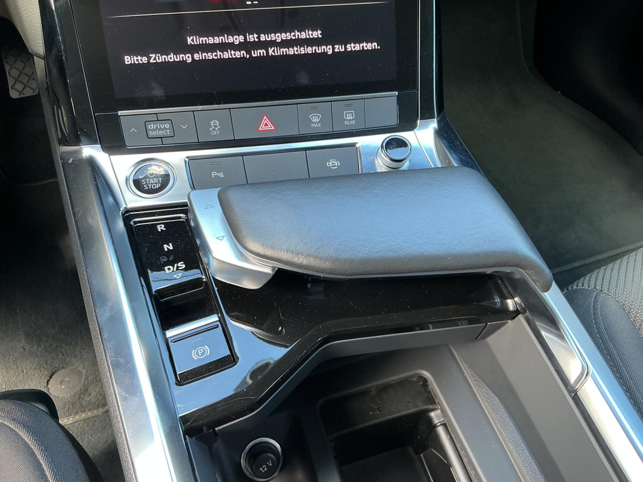 Audi e-tron Standard (2022) - Photo 11