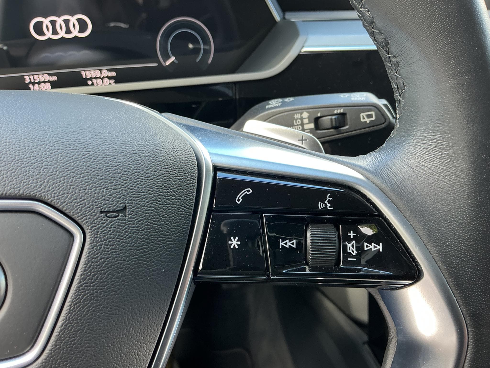 Audi e-tron Standard (2022) - Photo 13