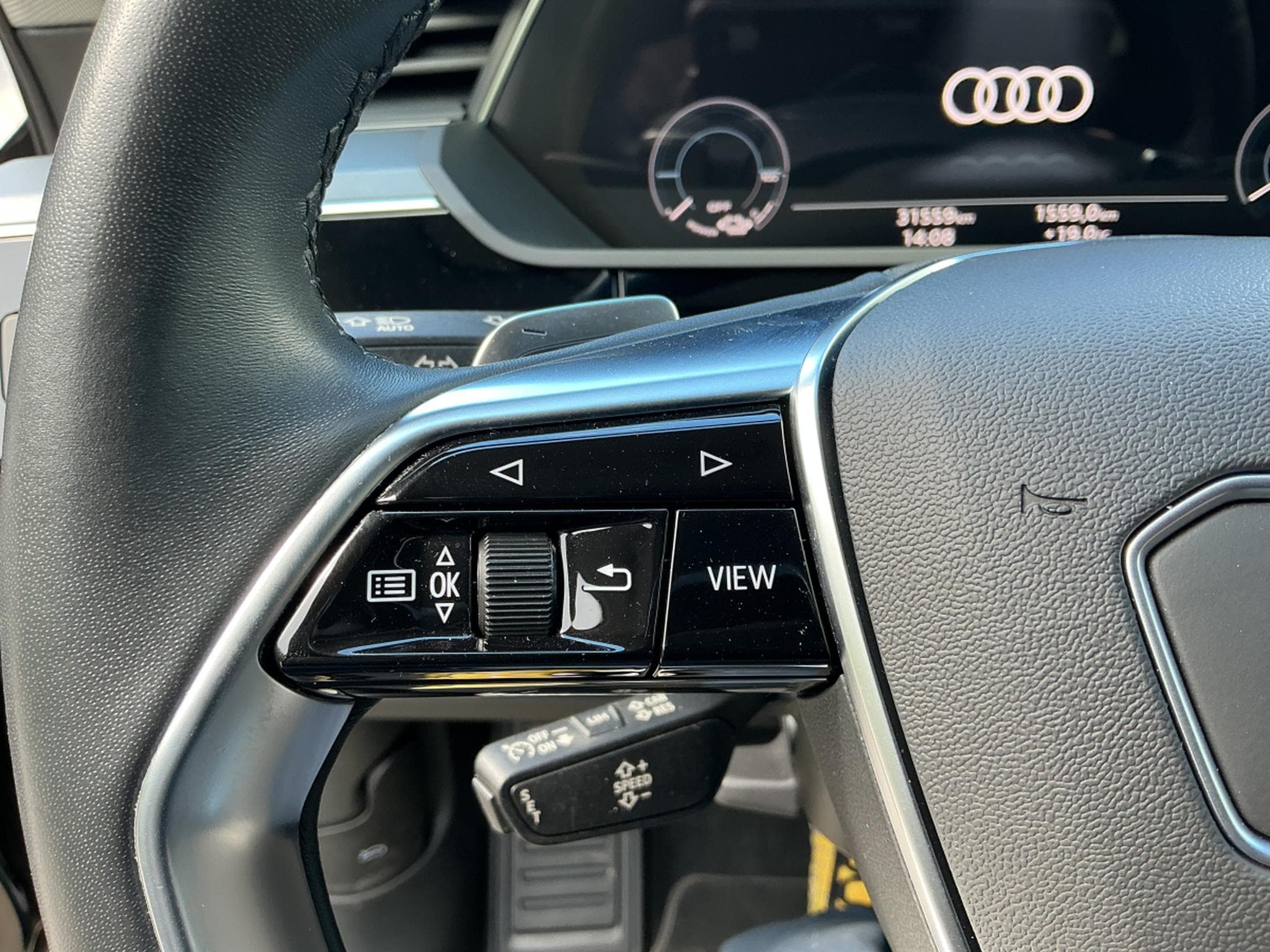 Audi e-tron Standard (2022) - Photo 14