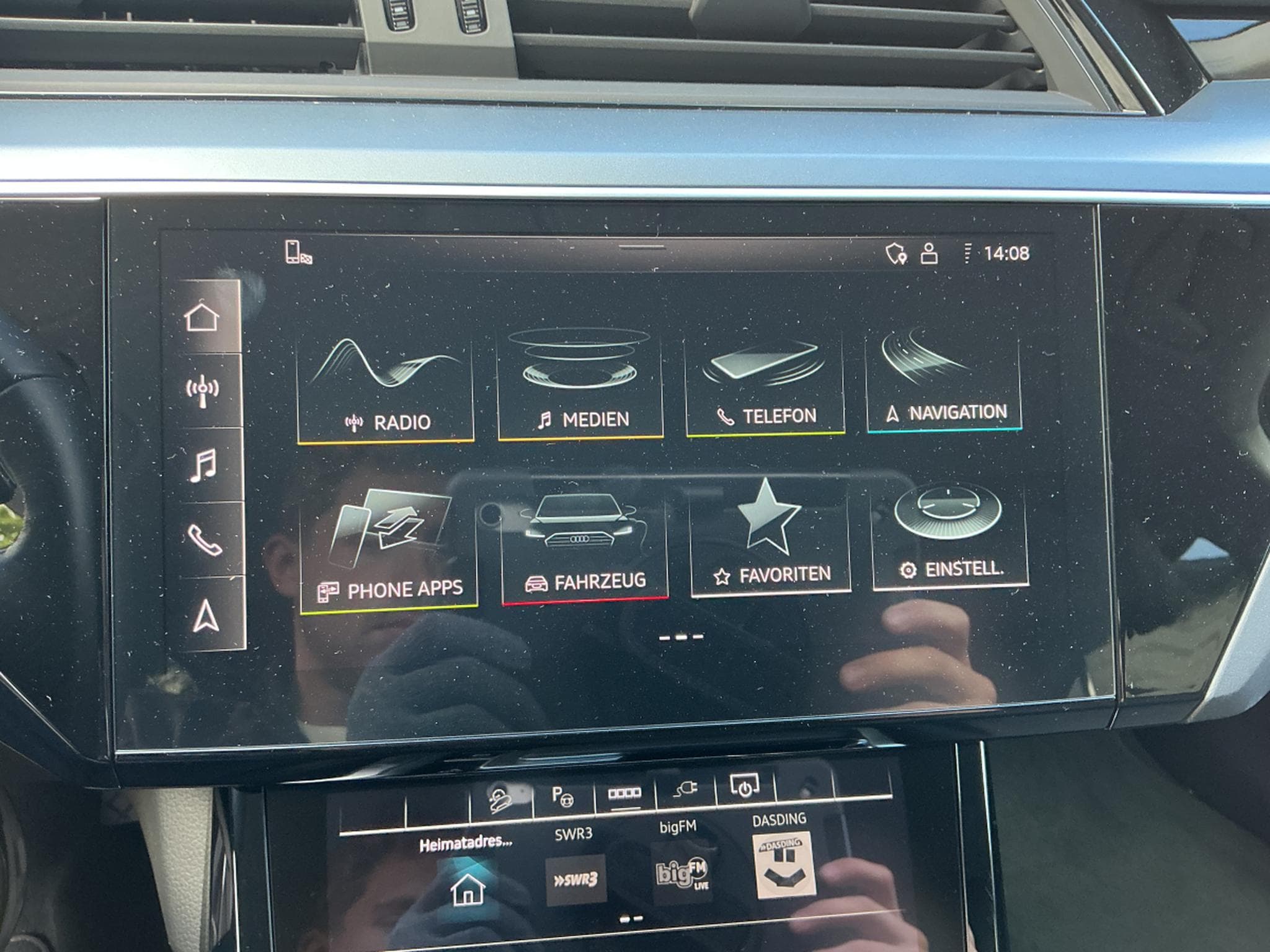 Audi e-tron Standard (2022) - Photo 9