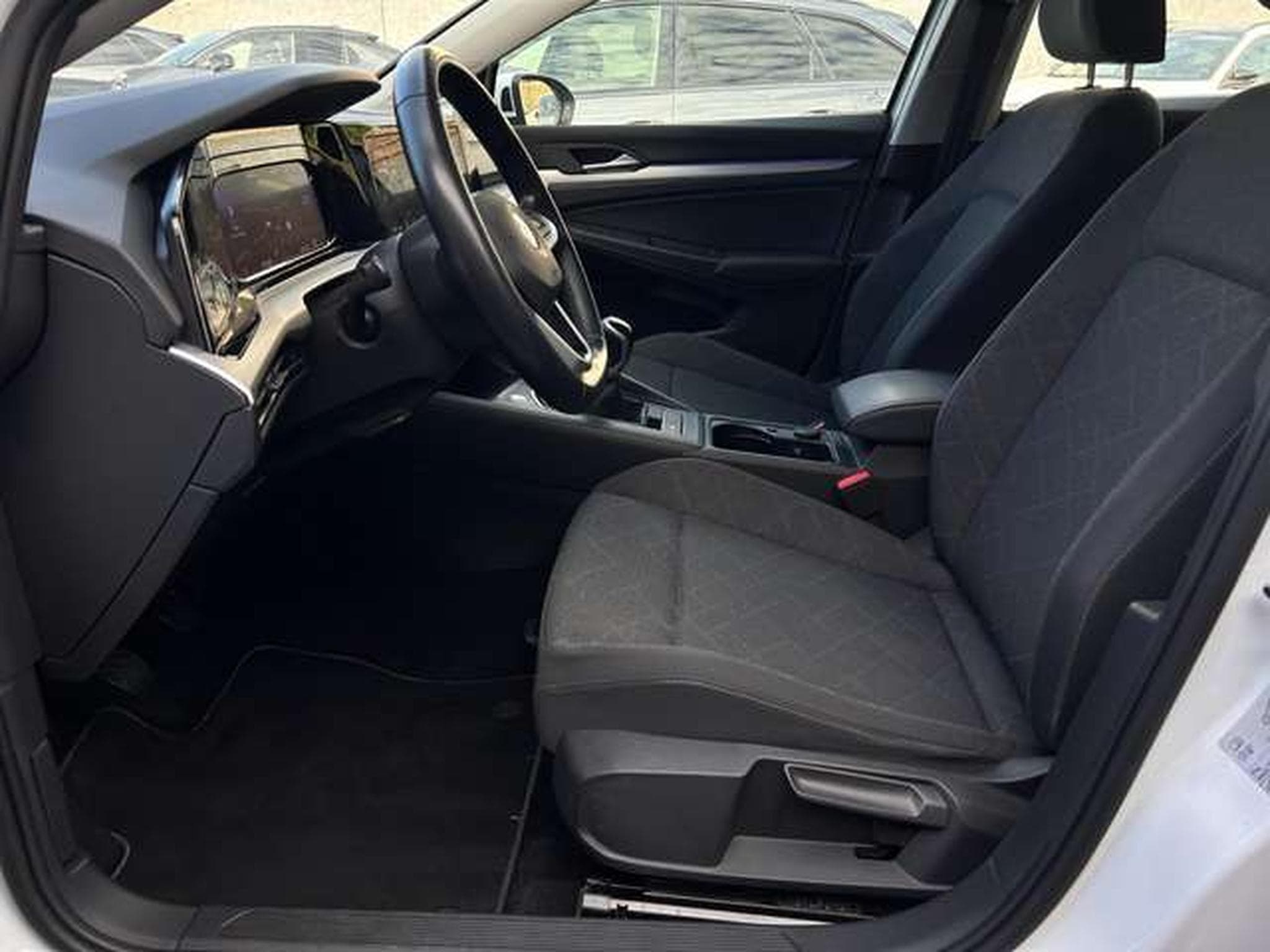 VW Golf 1.0 TSI 110 LIFE (2023) - Photo 13