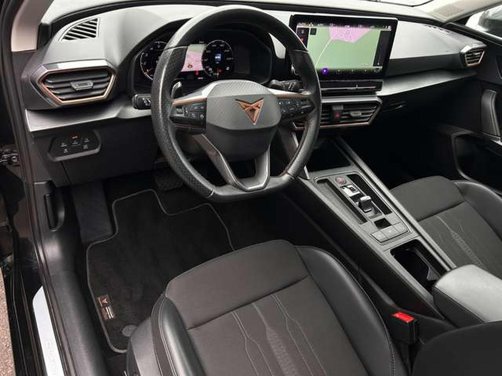 CUPRA Leon 1.5 ETSI 150 V DSG (2024) - Photo 12