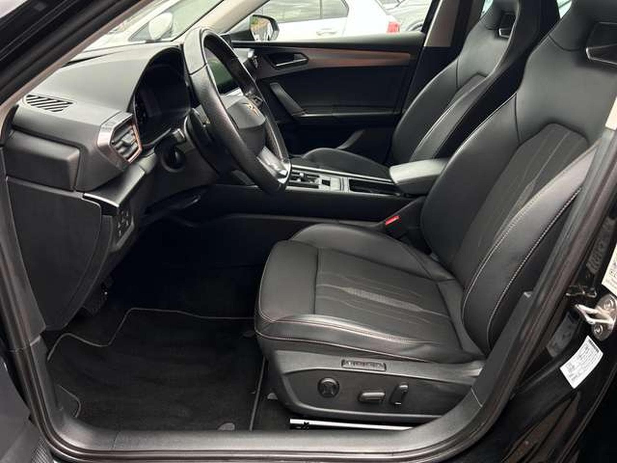 CUPRA Leon 1.5 ETSI 150 V DSG (2024) - Photo 13