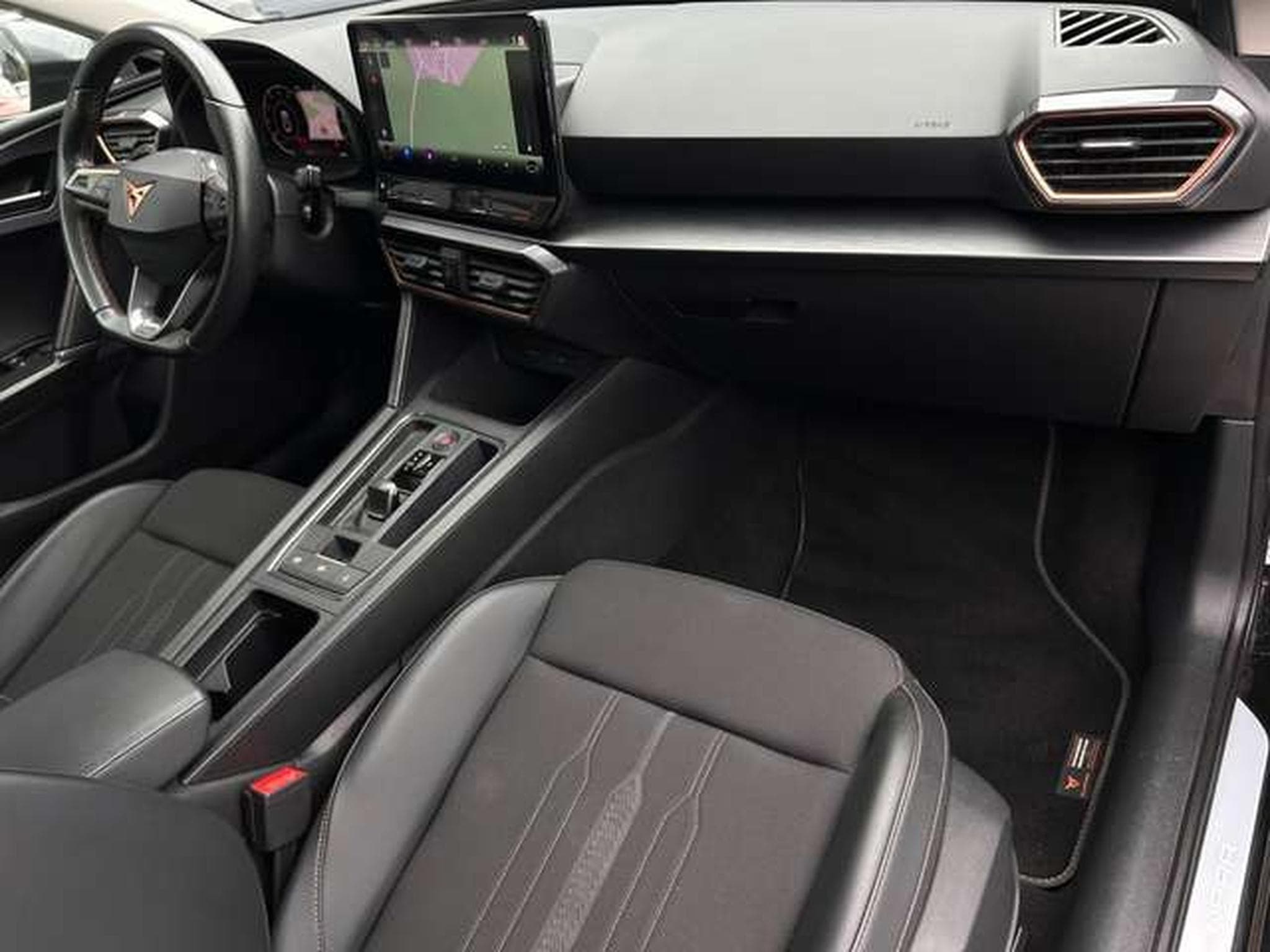 CUPRA Leon 1.5 ETSI 150 V DSG (2024) - Photo 15