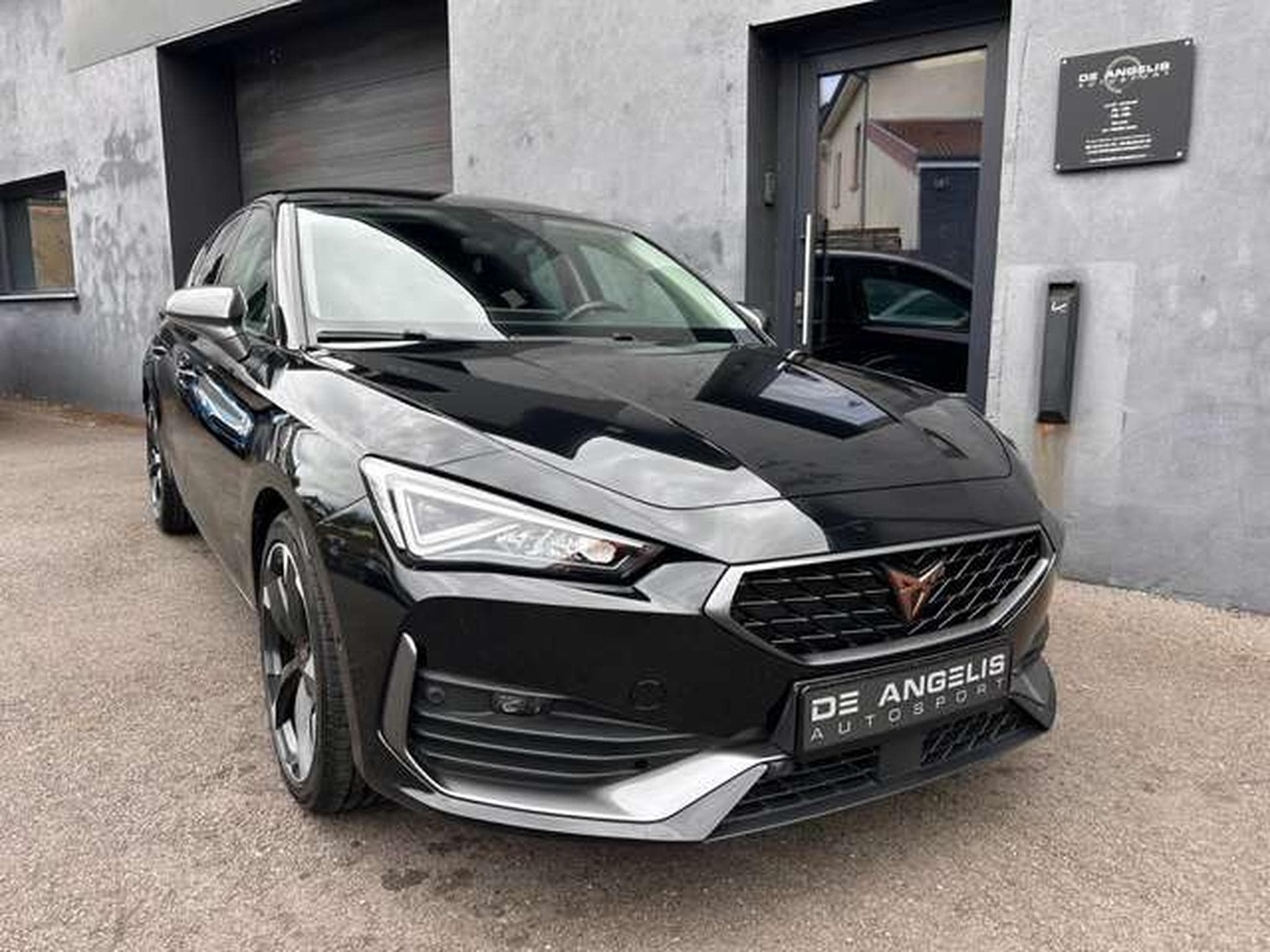 CUPRA Leon 1.5 ETSI 150 V DSG (2024) - Photo 9