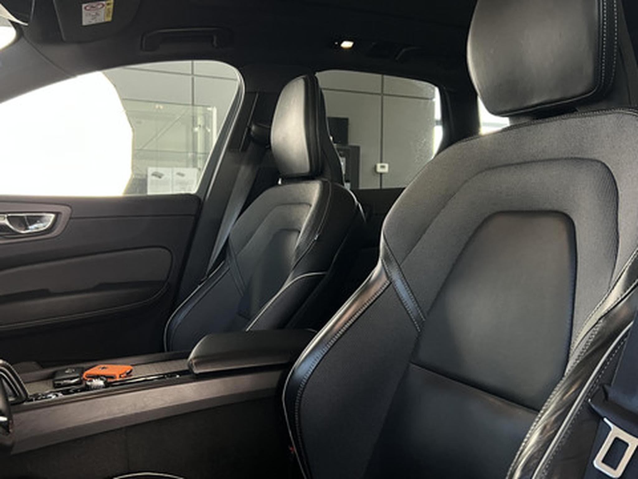 Volvo XC60 XC-60 T6 Recharge Geartronic R-Design | ADAPTIVE CRUISE CONT (2022) - Photo 11