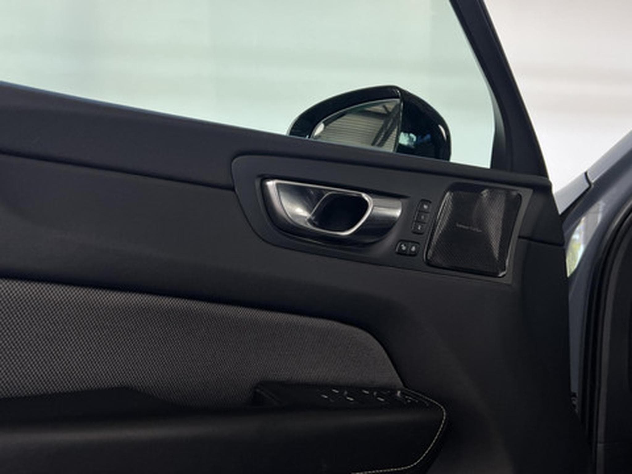 Volvo XC60 XC-60 T6 Recharge Geartronic R-Design | ADAPTIVE CRUISE CONT (2022) - Photo 7