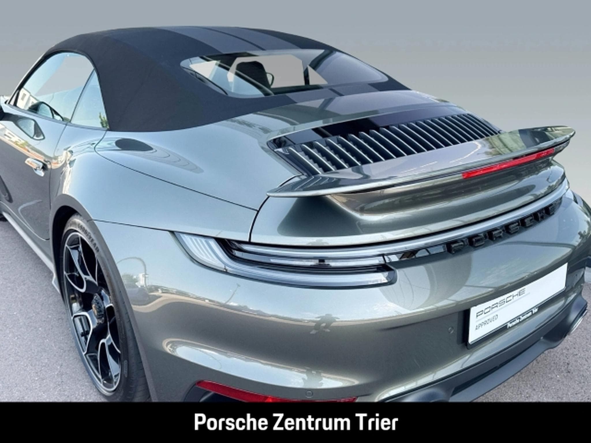 Porsche 992 (911) Turbo Cabriolet (2023) - Photo 10