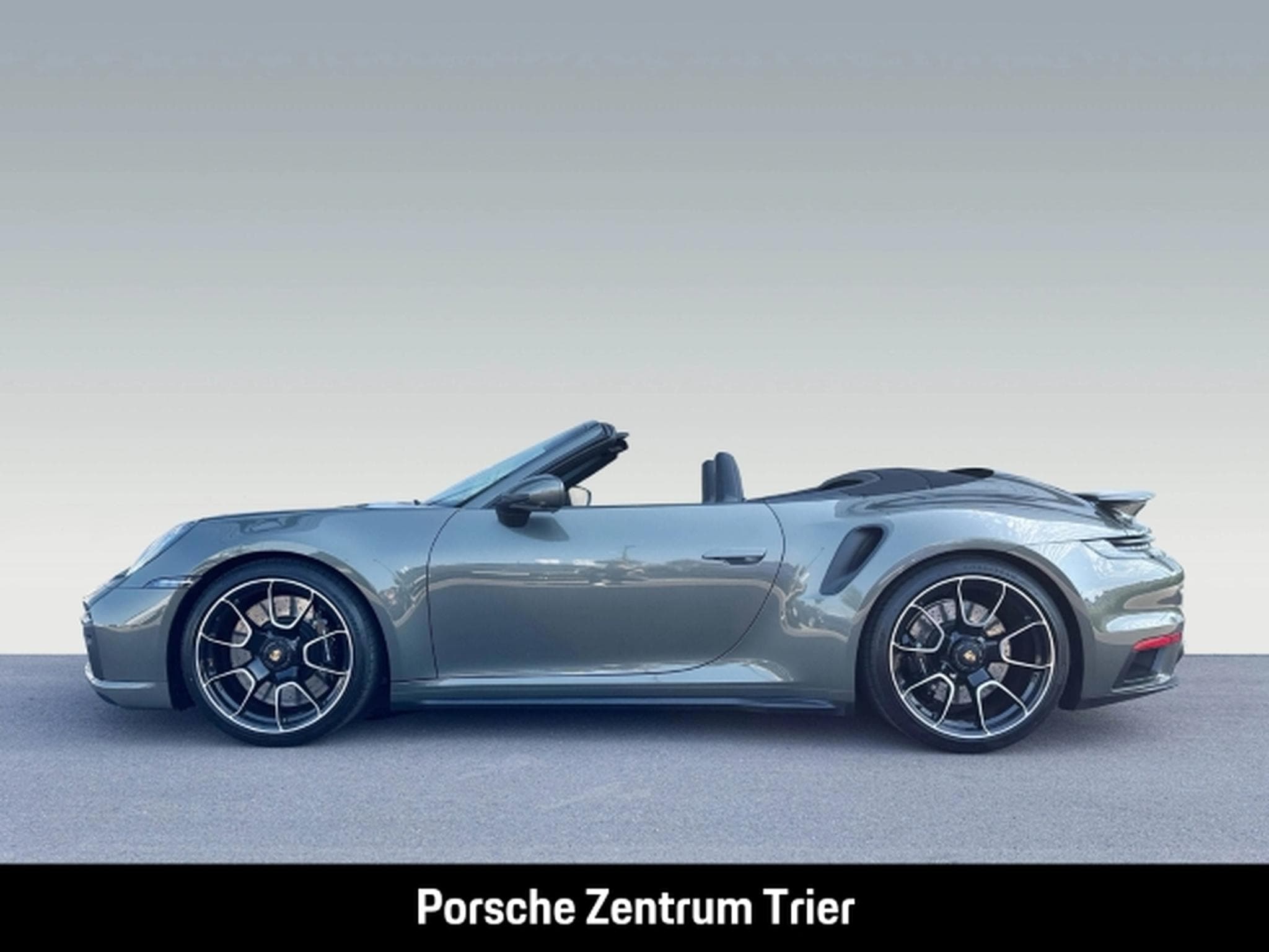 Porsche 992 (911) Turbo Cabriolet (2023) - Photo 2