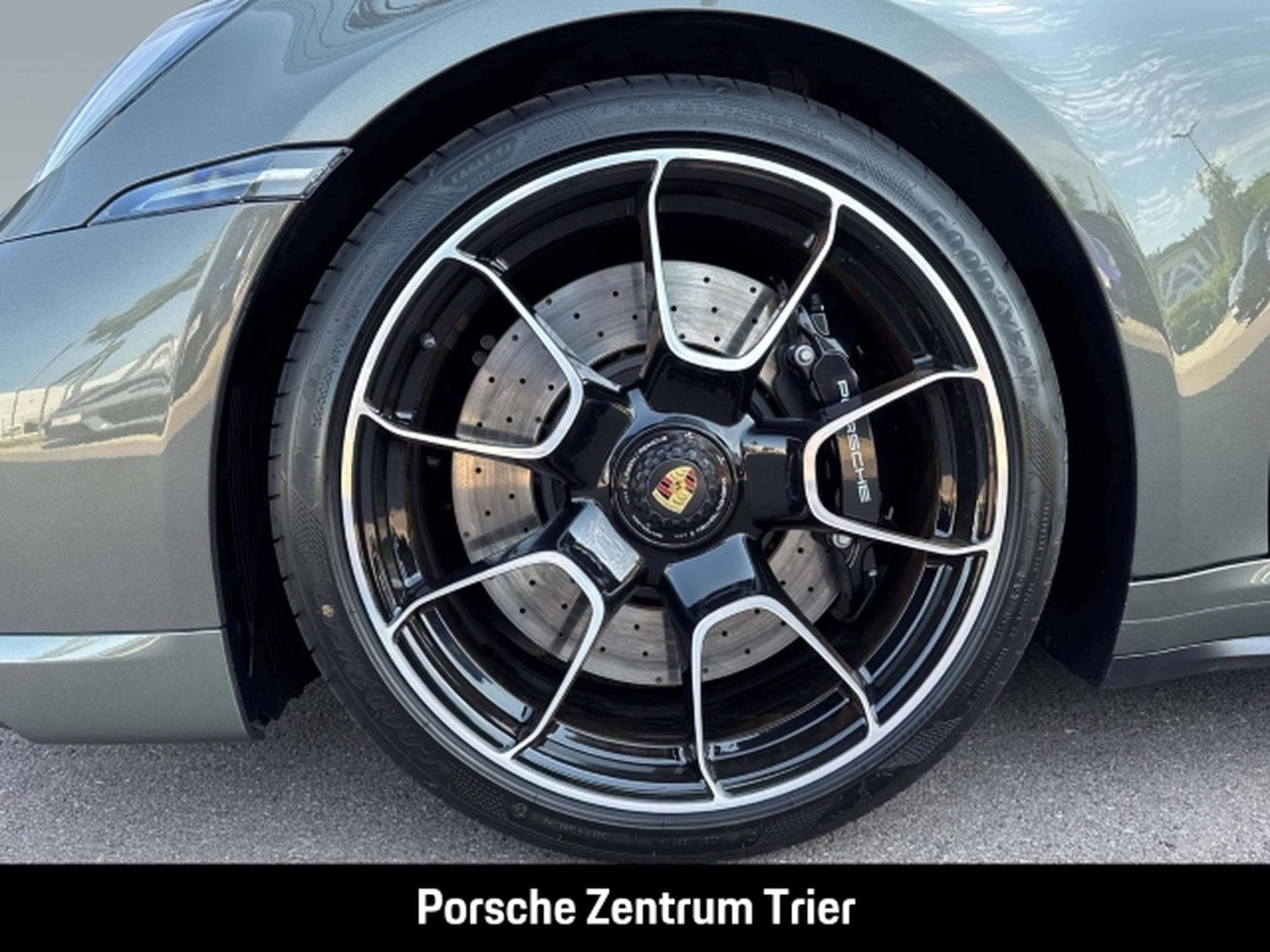 Porsche 992 (911) Turbo Cabriolet (2023) - Photo 8